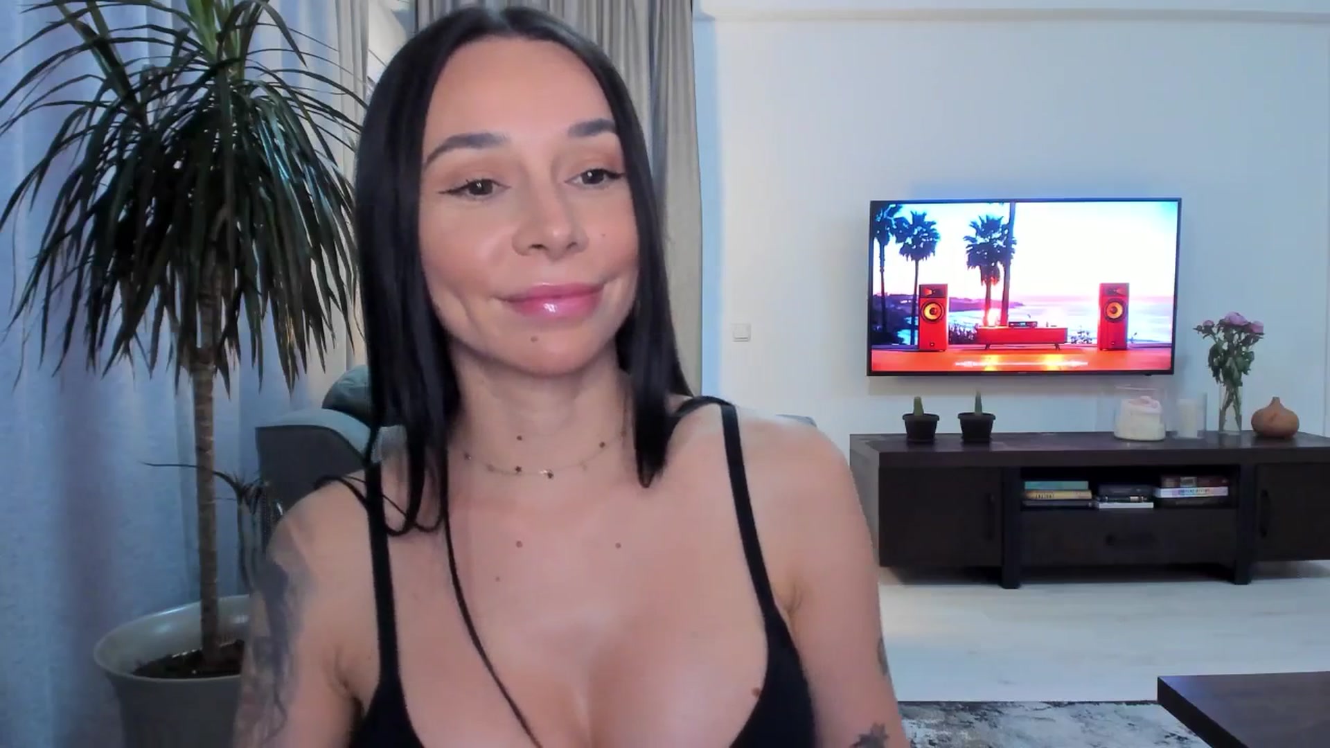 Gallery image thumbnail from beatricebae's myfreecams stream on, 06/23/2025, 16:22 image 13 of 20