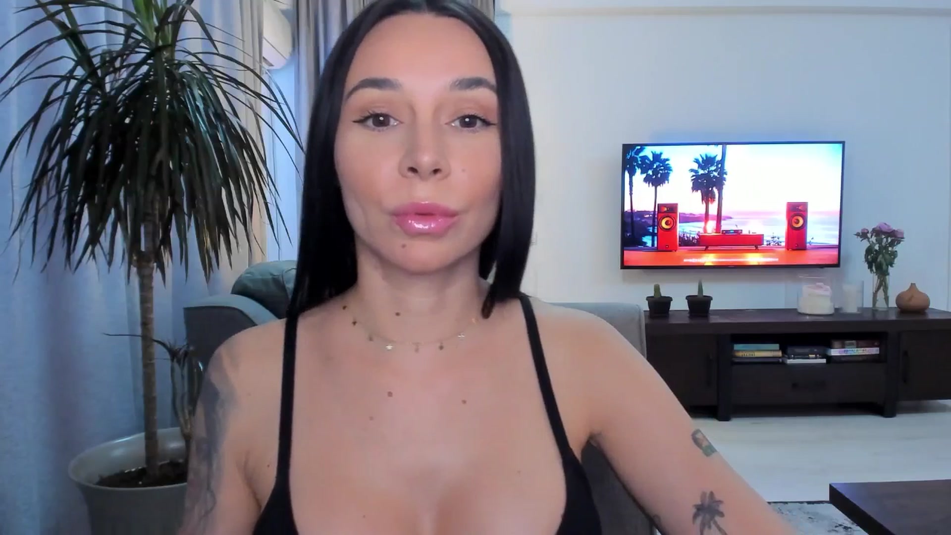 Gallery image thumbnail from beatricebae's myfreecams stream on, 06/23/2025, 16:22 image 2 of 20