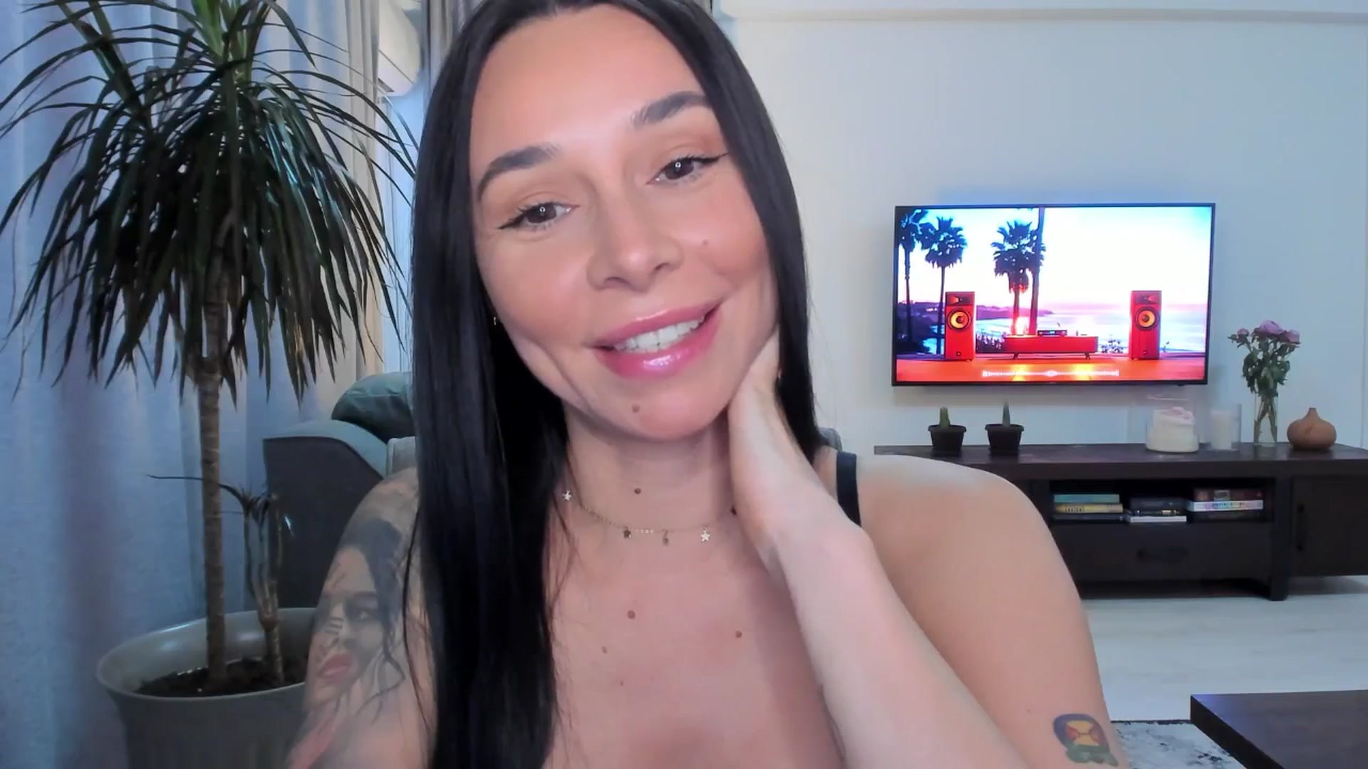 Gallery image thumbnail from beatricebae's myfreecams stream on, 06/23/2025, 16:22 image 16 of 20
