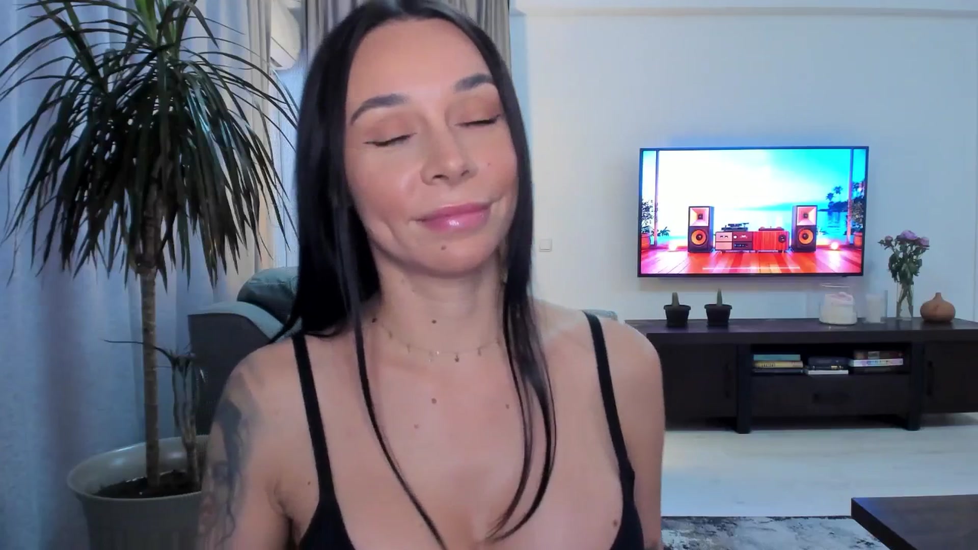 Gallery image thumbnail from beatricebae's myfreecams stream on, 06/23/2025, 16:55 image 6 of 20