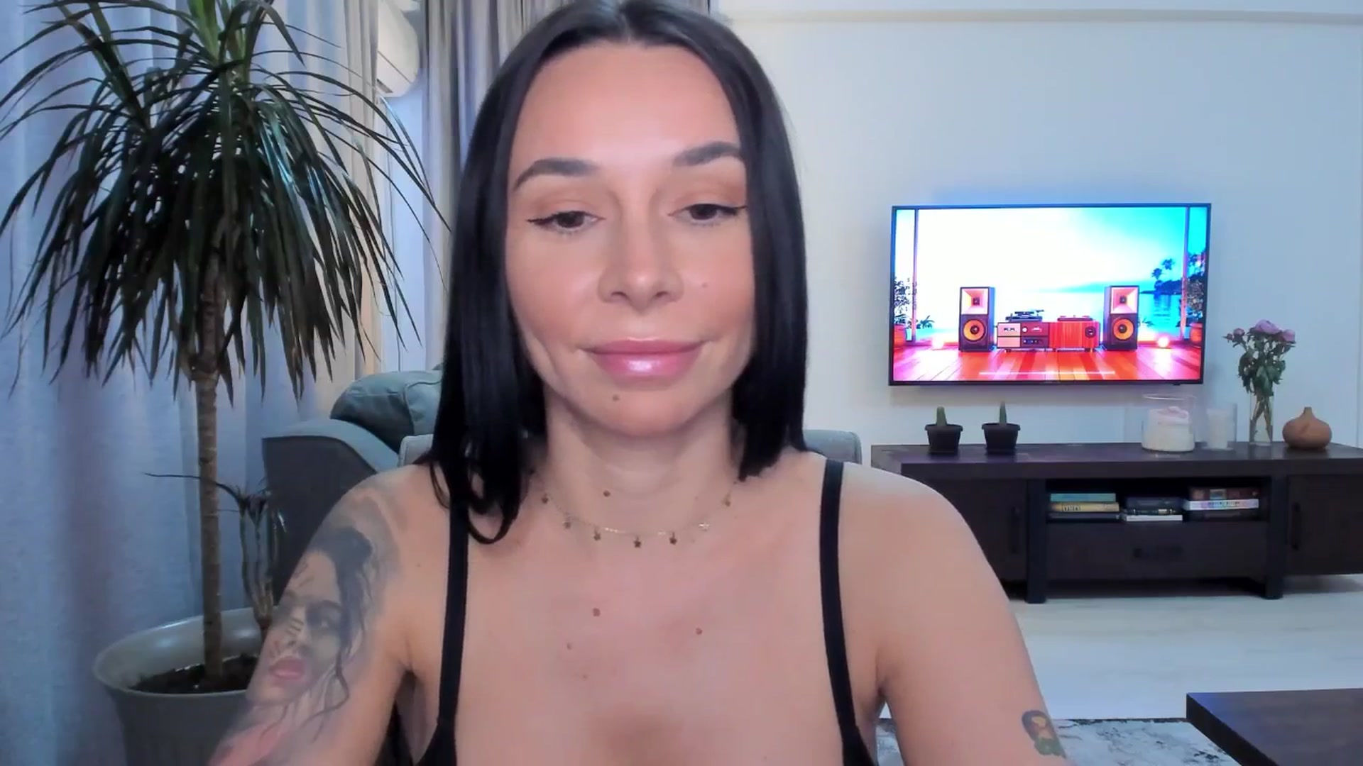 Gallery image thumbnail from beatricebae's myfreecams stream on, 06/23/2025, 16:55 image 12 of 20