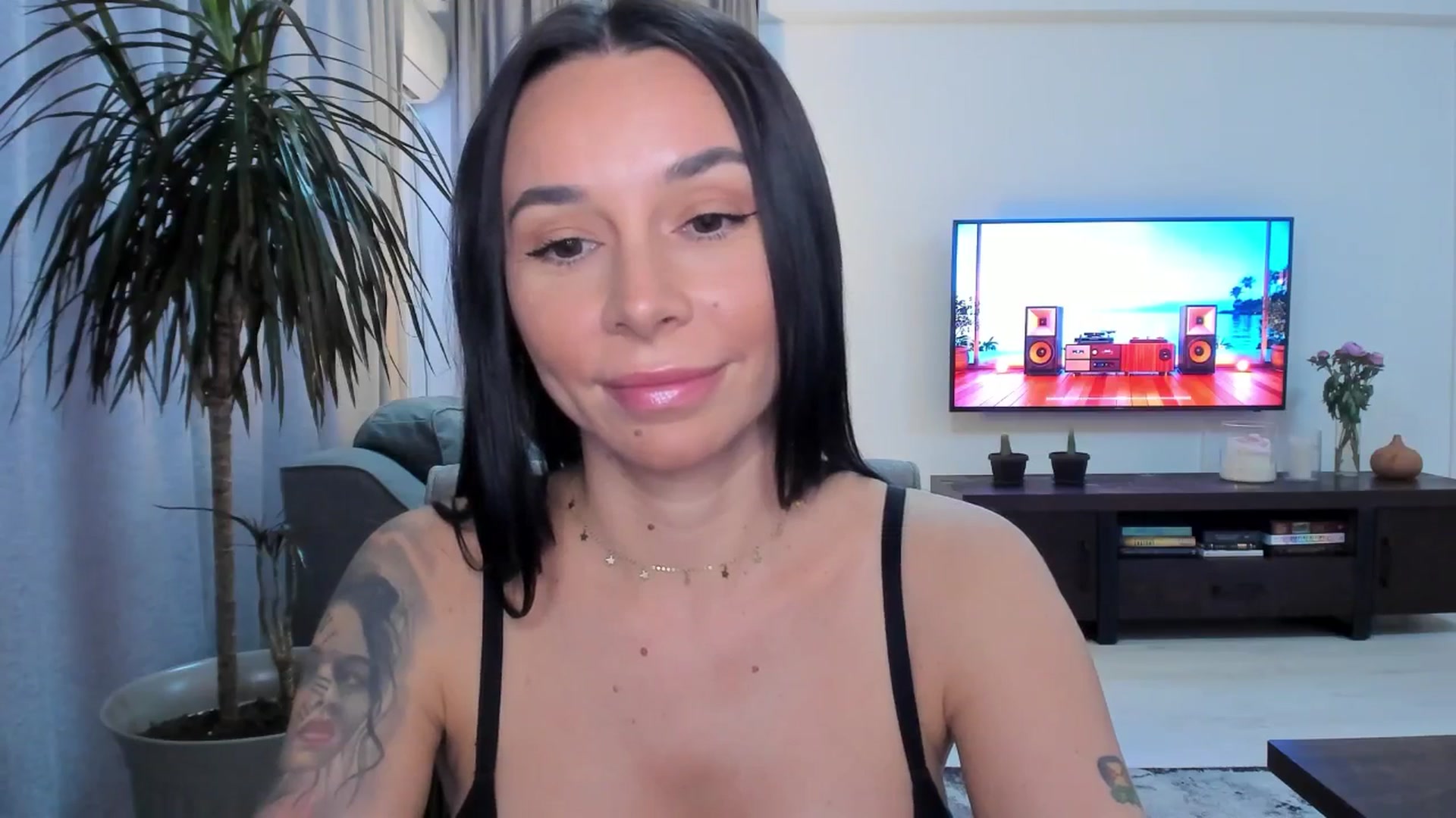 Gallery image thumbnail from beatricebae's myfreecams stream on, 06/23/2025, 16:55 image 13 of 20