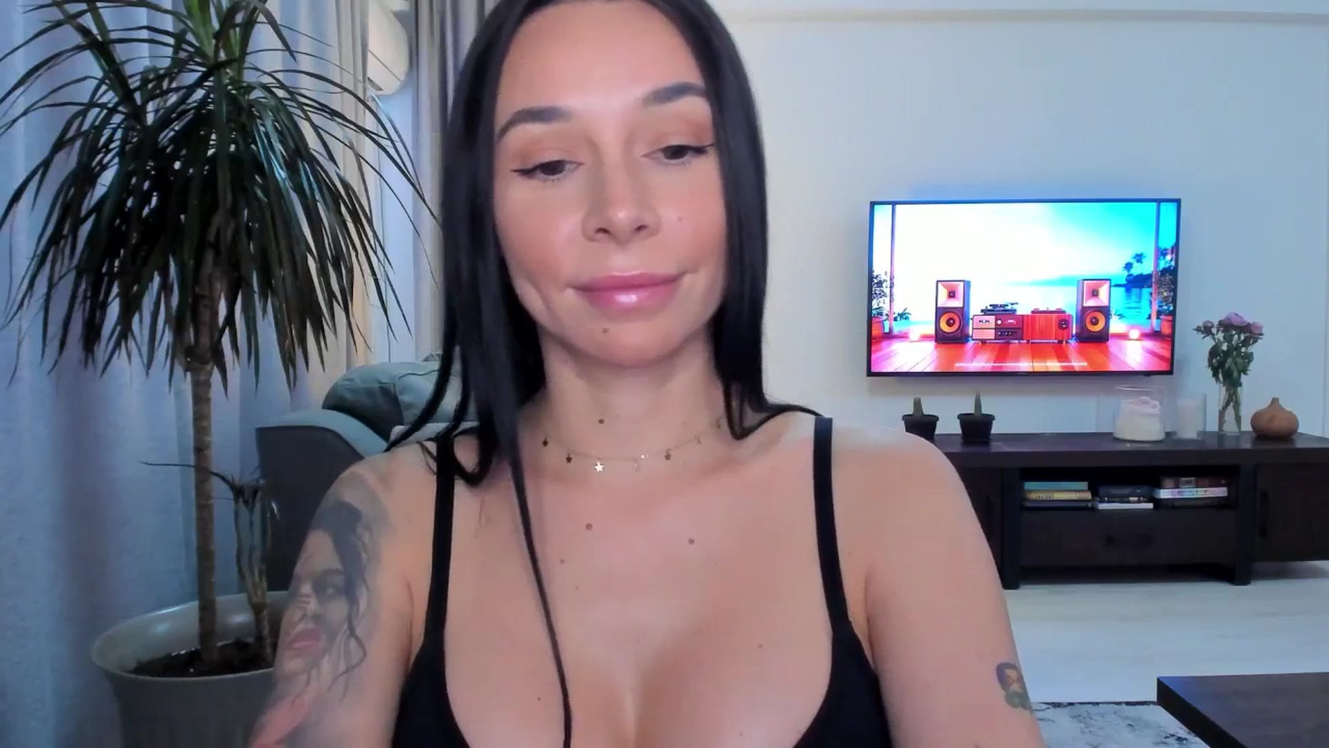 Gallery image thumbnail from beatricebae's myfreecams stream on, 06/23/2025, 16:55 image 19 of 20