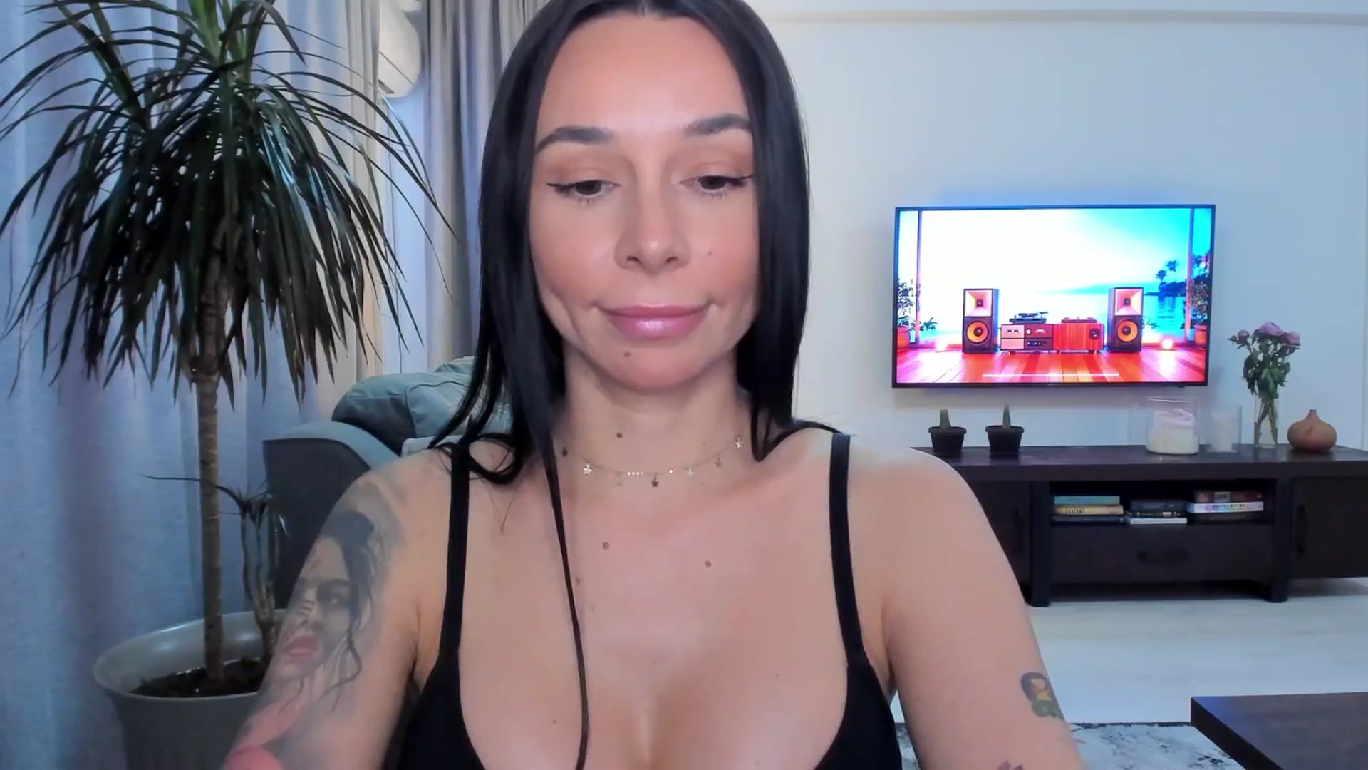 Gallery image thumbnail from beatricebae's myfreecams stream on, 06/23/2025, 16:55 image 18 of 20