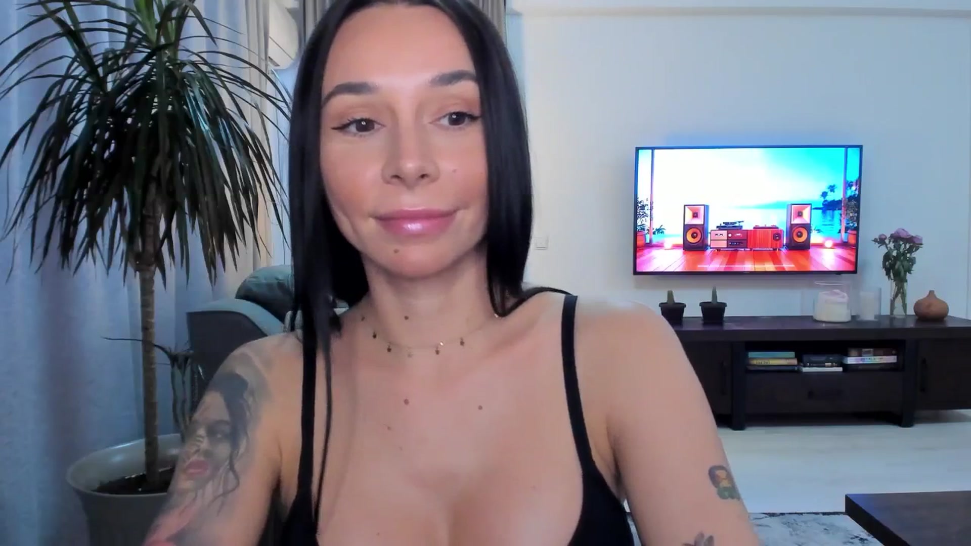 Gallery image thumbnail from beatricebae's myfreecams stream on, 06/23/2025, 16:55 image 17 of 20