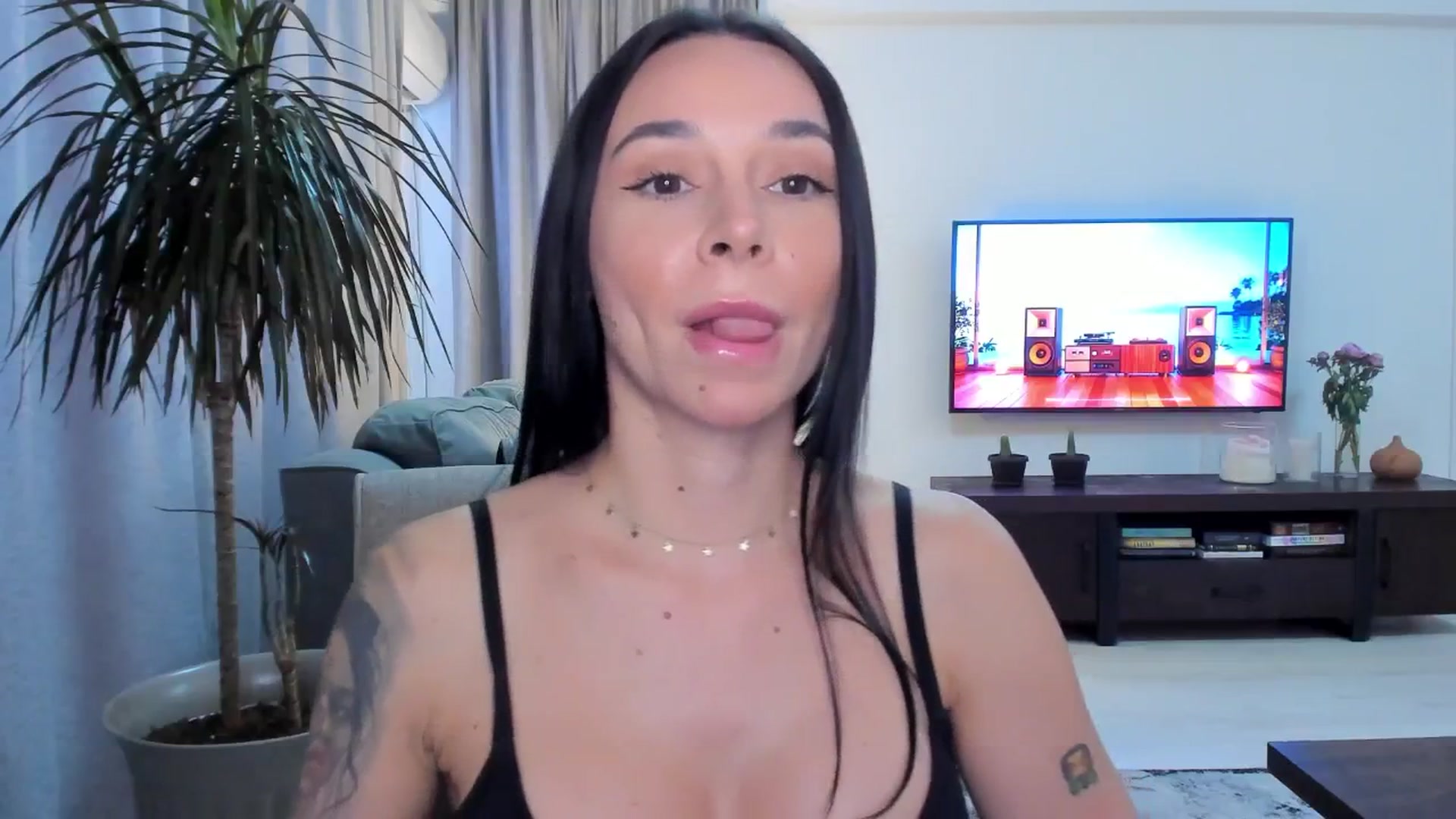 Gallery image thumbnail from beatricebae's myfreecams stream on, 06/23/2025, 16:55 image 5 of 20