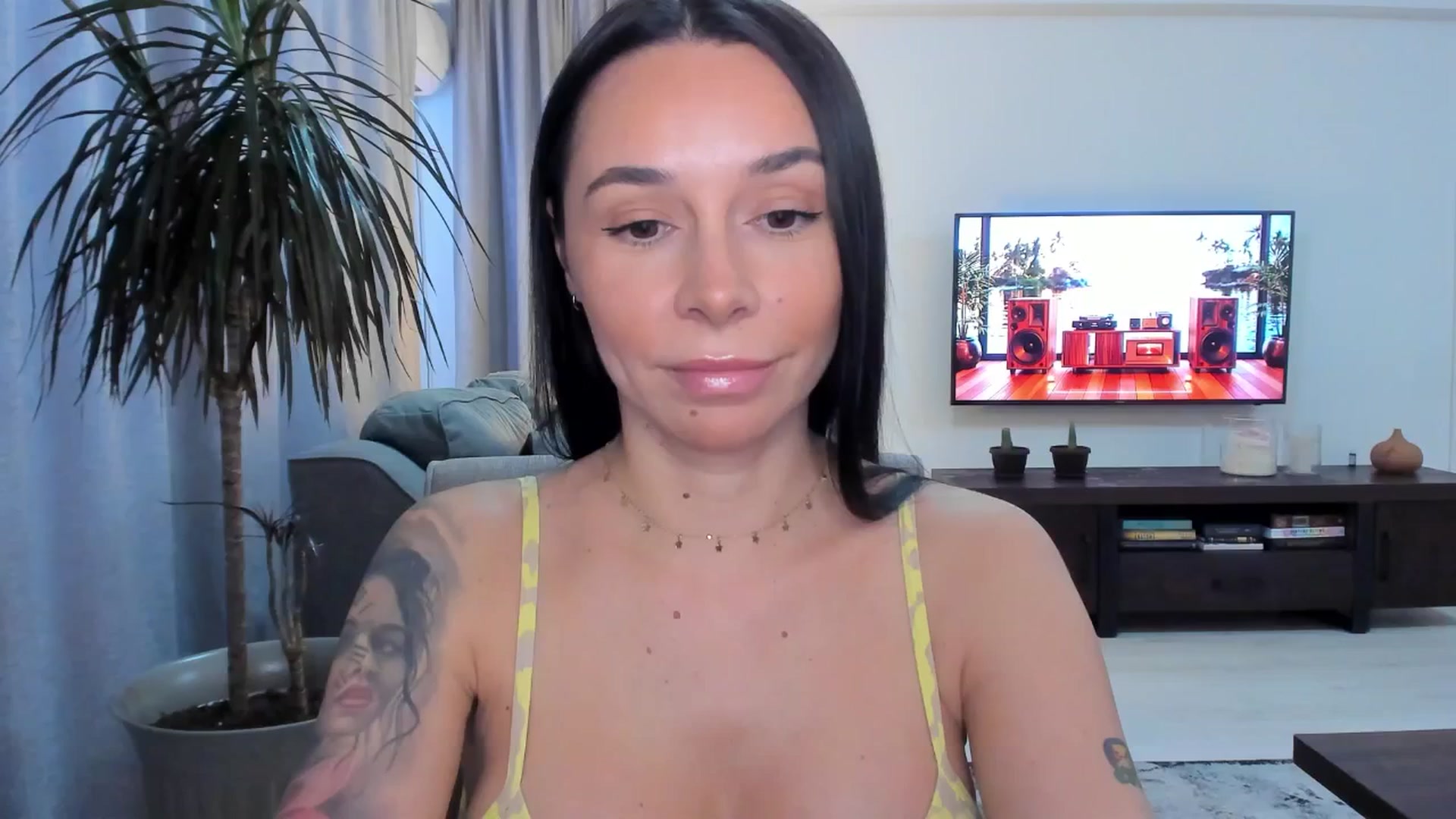 Gallery image thumbnail from beatricebae's myfreecams stream on, 06/25/2025, 15:15 image 18 of 20