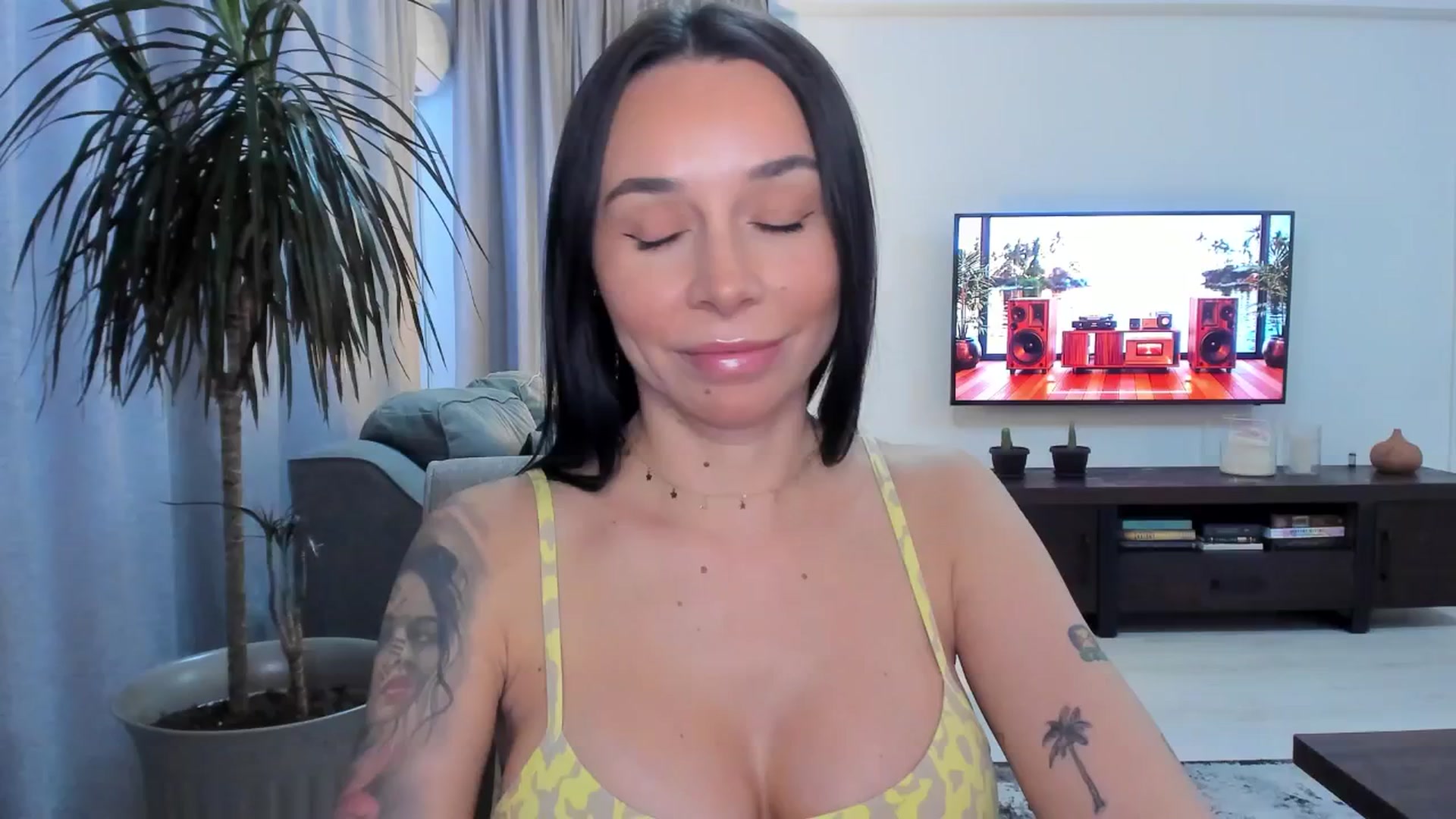 Gallery image thumbnail from beatricebae's myfreecams stream on, 06/25/2025, 15:15 image 6 of 20