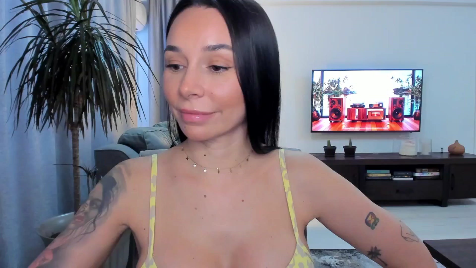 Gallery image thumbnail from beatricebae's myfreecams stream on, 06/25/2025, 15:15 image 10 of 20