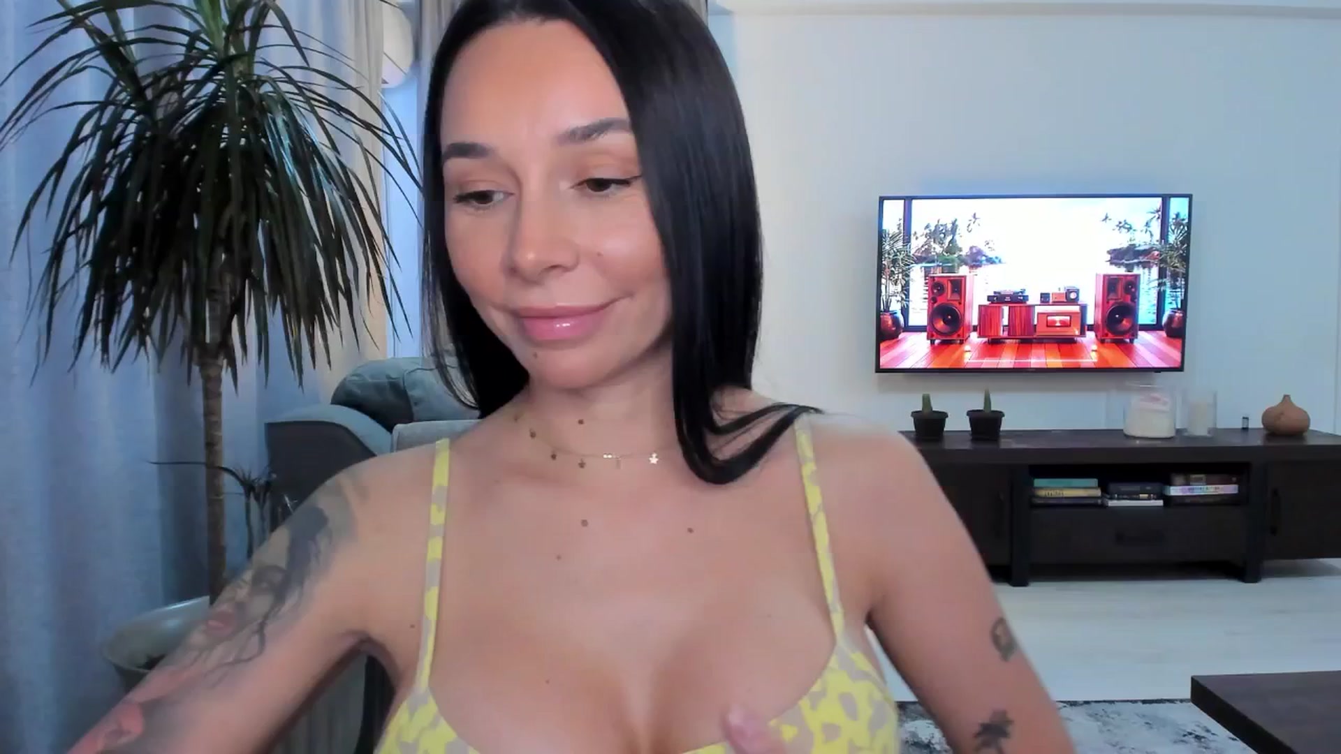 Gallery image thumbnail from beatricebae's myfreecams stream on, 06/25/2025, 15:15 image 20 of 20