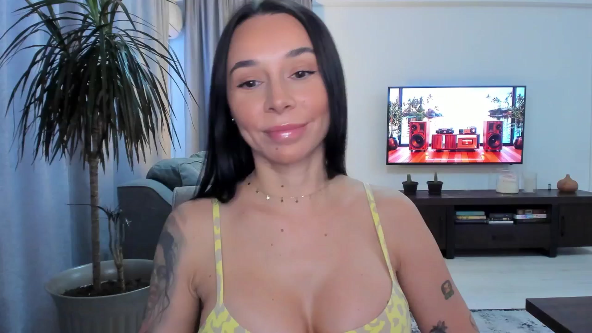 Gallery image thumbnail from beatricebae's myfreecams stream on, 06/25/2025, 15:15 image 4 of 20