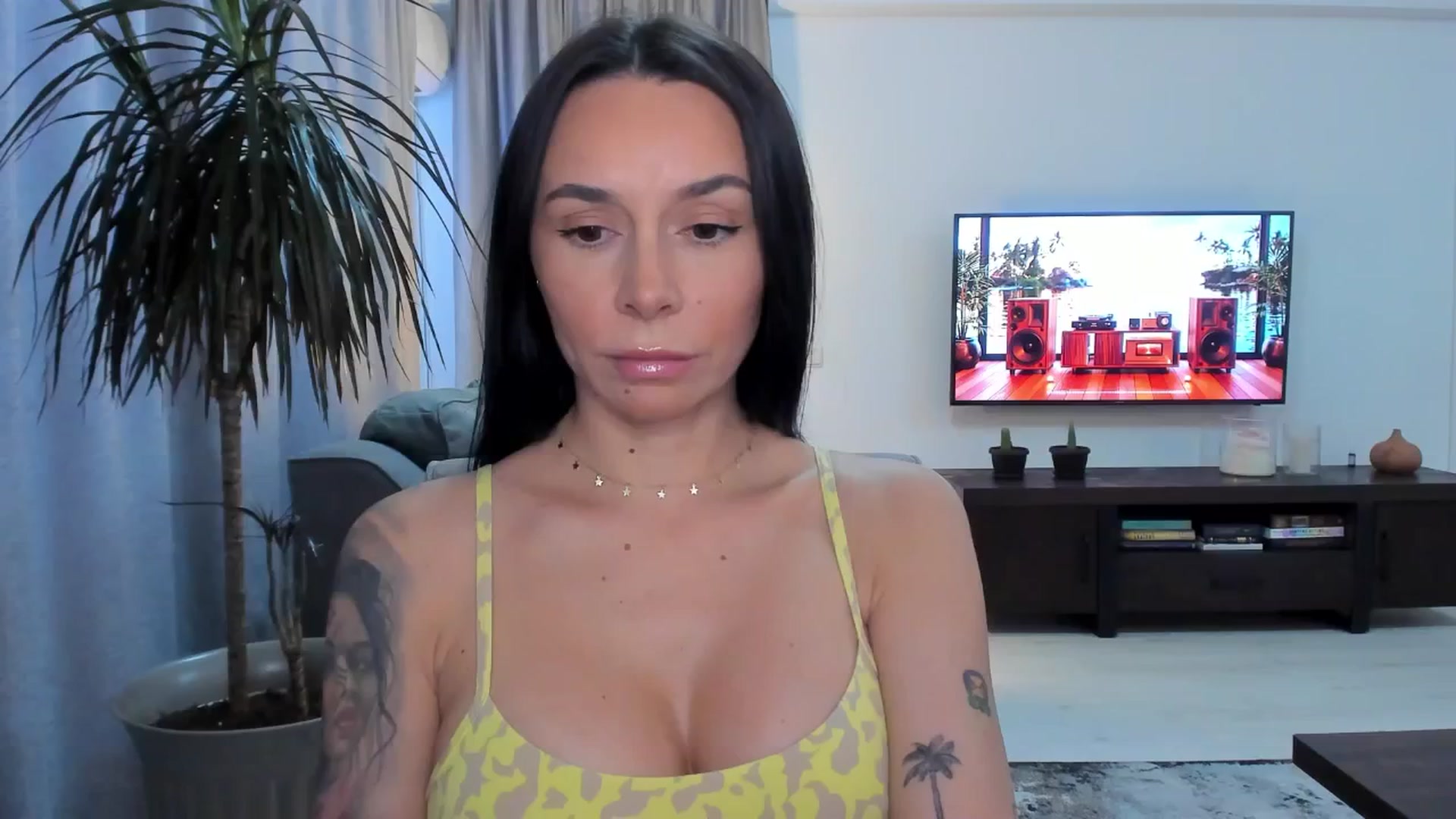 Gallery image thumbnail from beatricebae's myfreecams stream on, 06/25/2025, 15:15 image 1 of 20