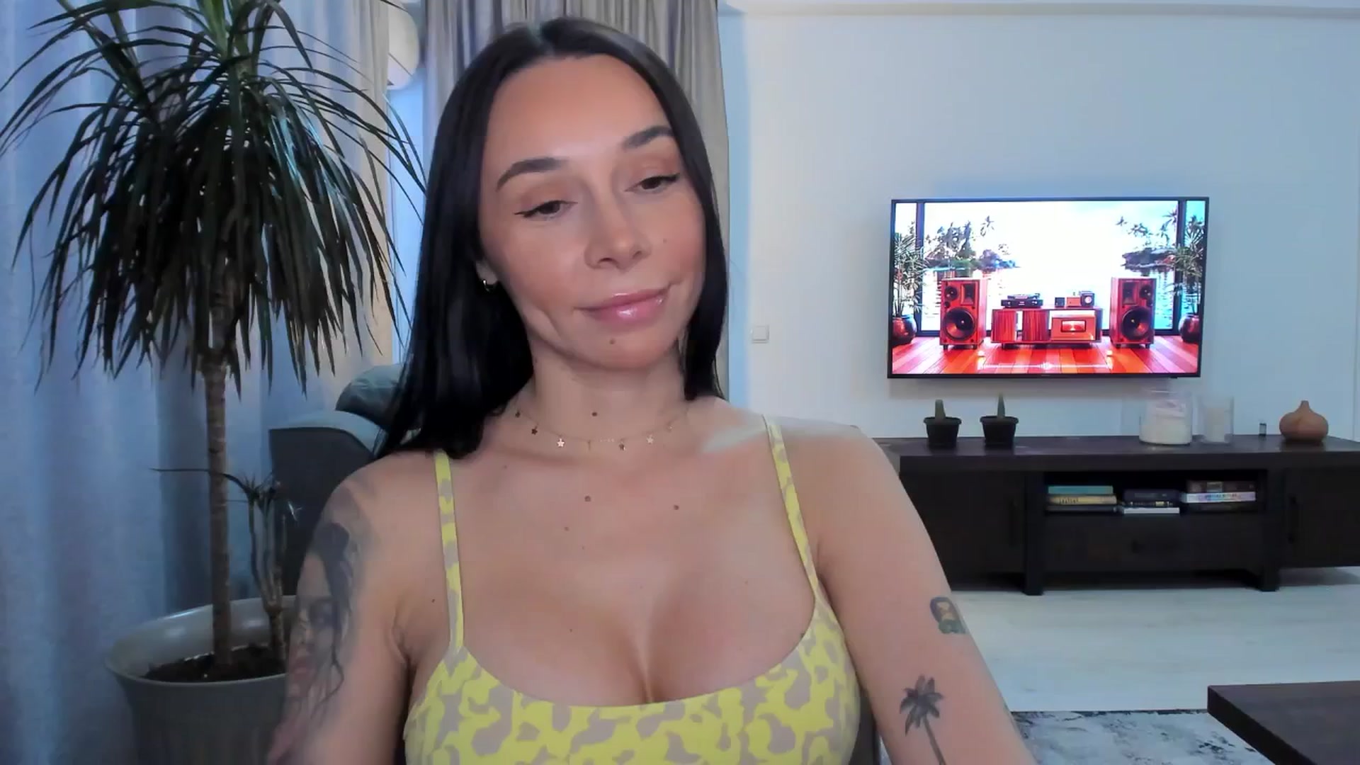 Gallery image thumbnail from beatricebae's myfreecams stream on, 06/25/2025, 15:15 image 3 of 20