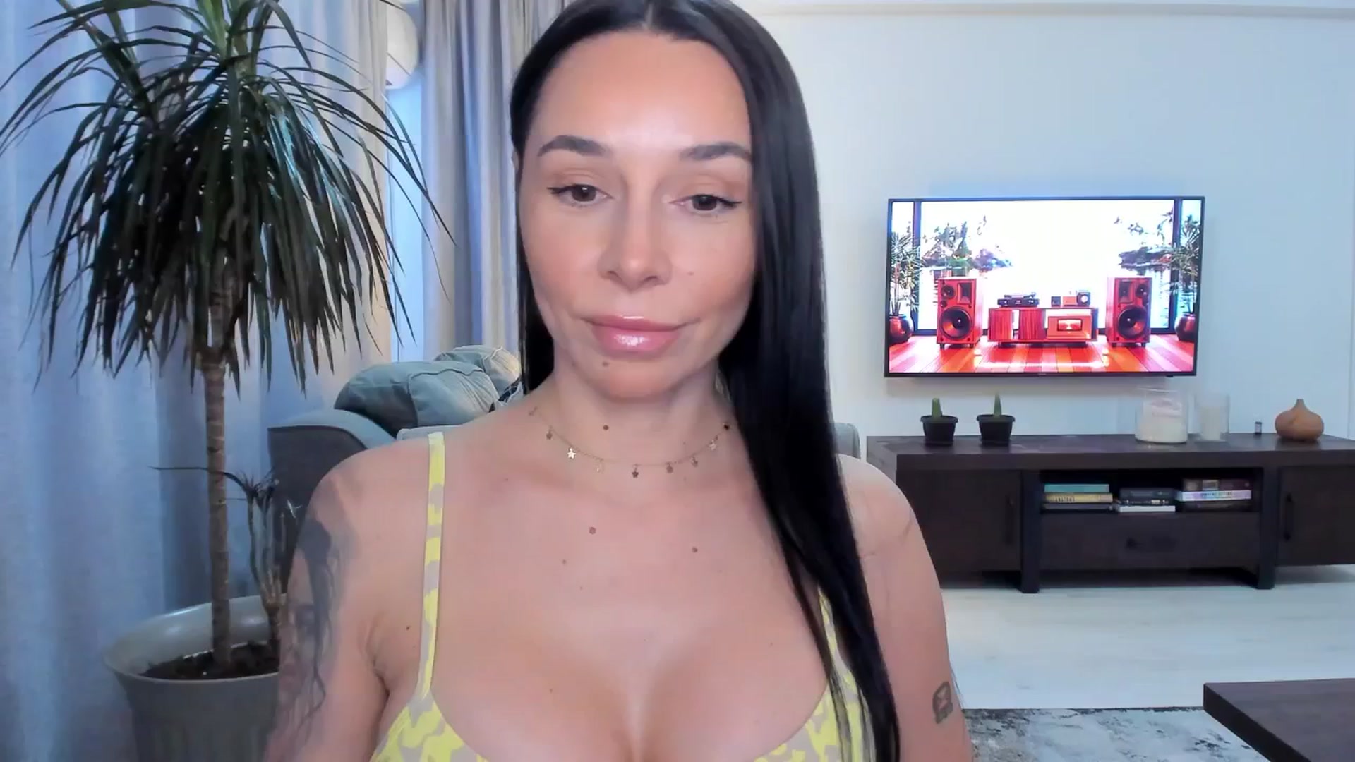 Gallery image thumbnail from beatricebae's myfreecams stream on, 06/25/2025, 15:15 image 7 of 20