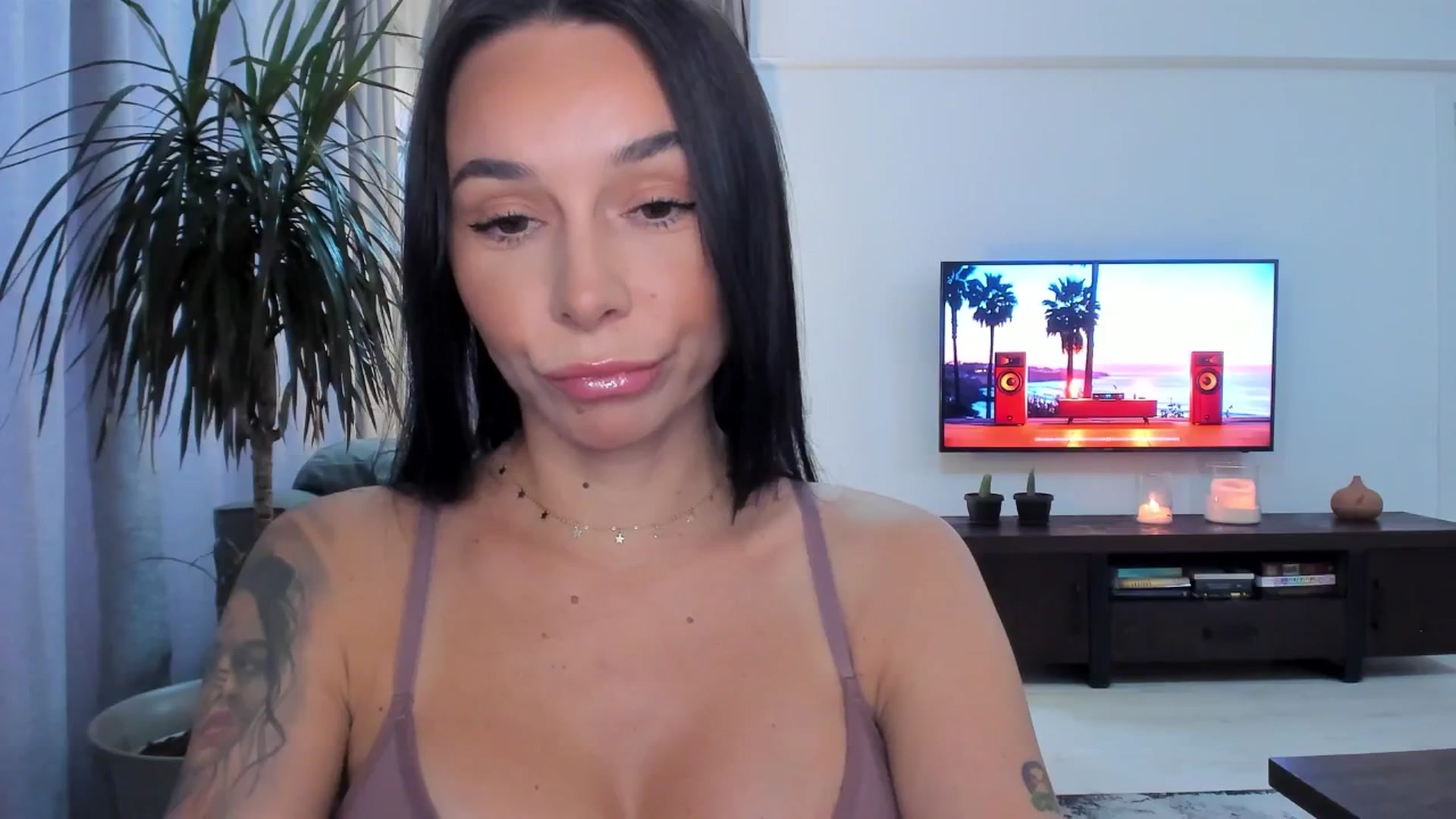 Gallery image thumbnail from beatricebae's myfreecams stream on, 07/06/2025, 13:24 image 4 of 20