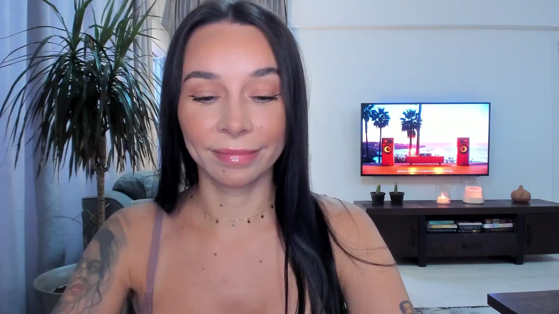 Gallery image thumbnail from beatricebae's myfreecams stream on, 07/06/2025, 13:24 image 9 of 20