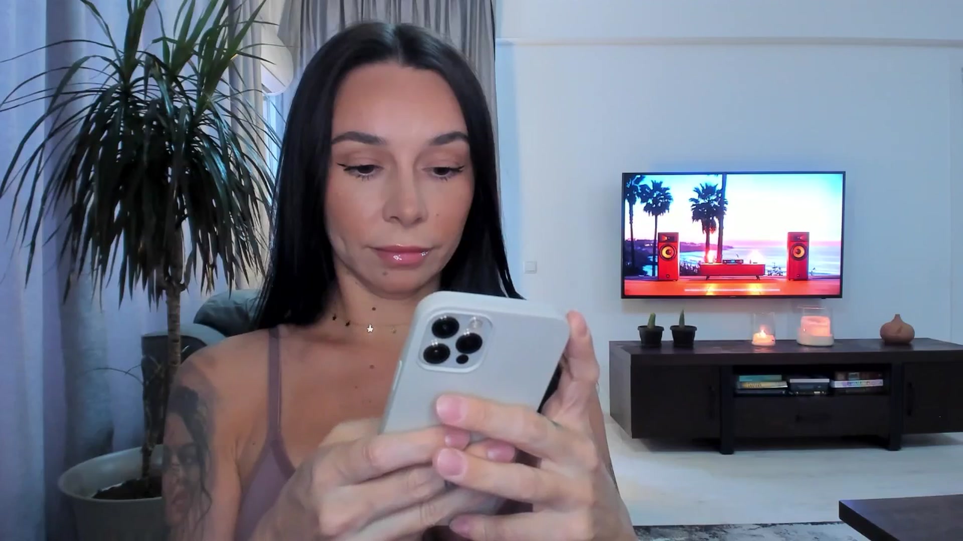 Gallery image thumbnail from beatricebae's myfreecams stream on, 07/06/2025, 13:24 image 5 of 20