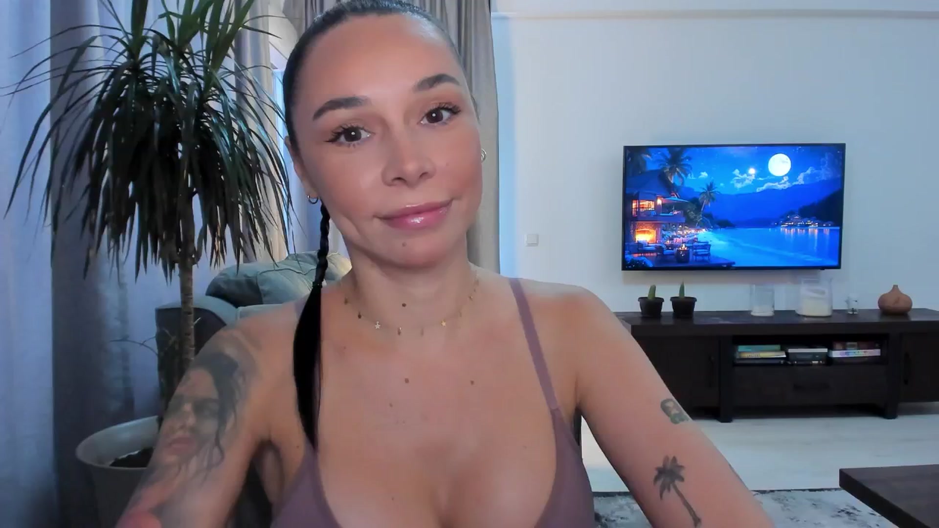 Gallery image thumbnail from beatricebae's myfreecams stream on, 07/07/2025, 13:51 image 4 of 20