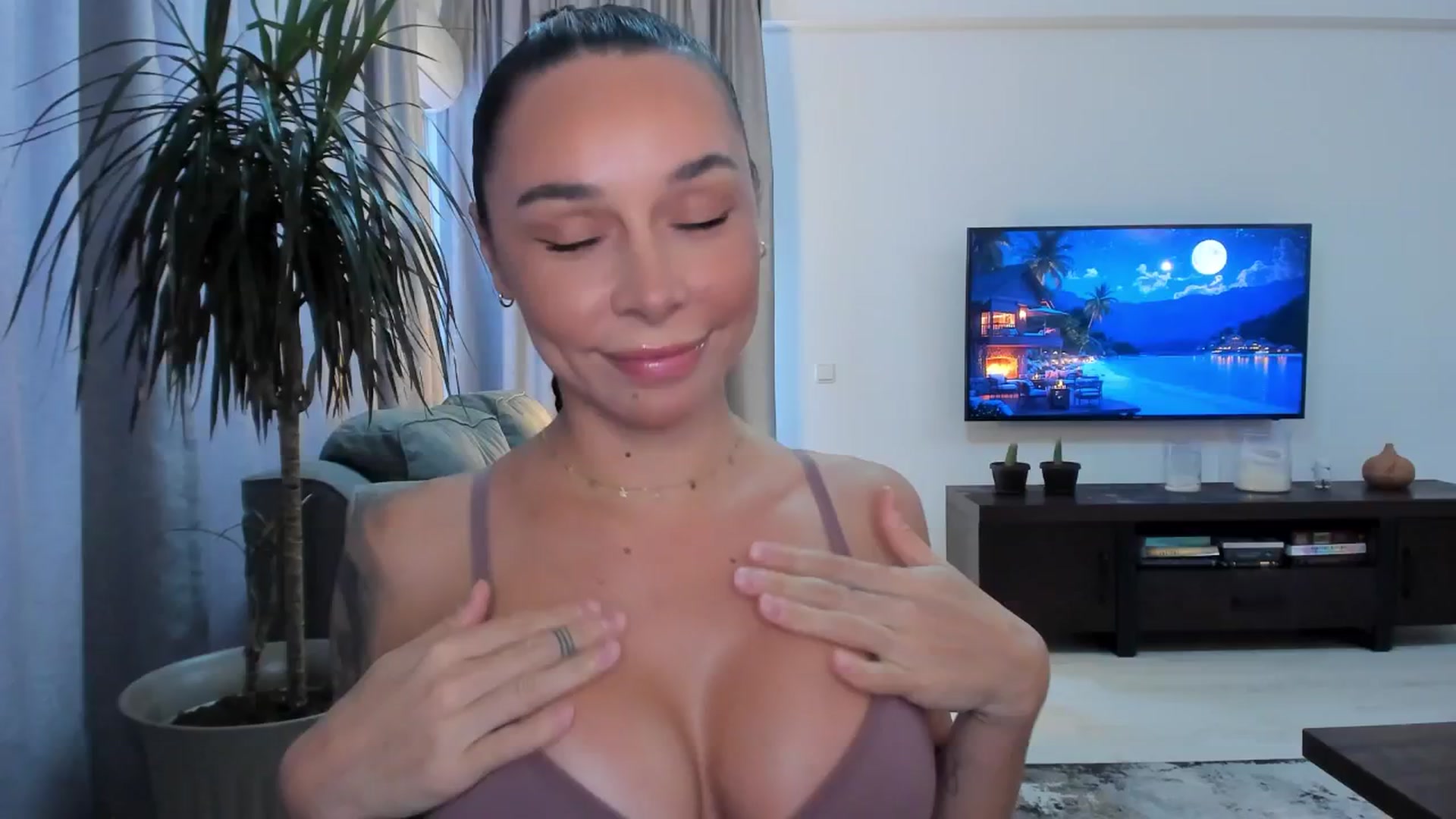 Gallery image thumbnail from beatricebae's myfreecams stream on, 07/07/2025, 13:51 image 10 of 20