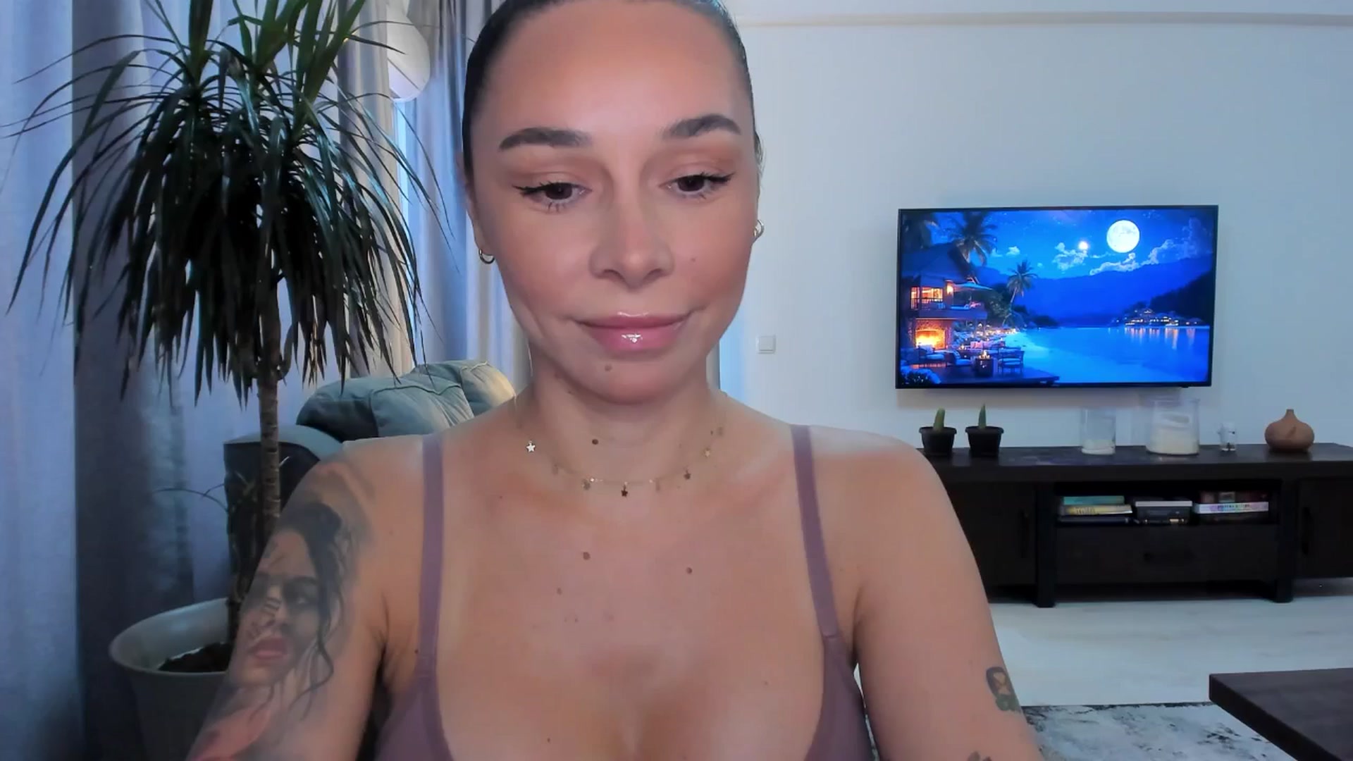 Gallery image thumbnail from beatricebae's myfreecams stream on, 07/07/2025, 13:51 image 2 of 20