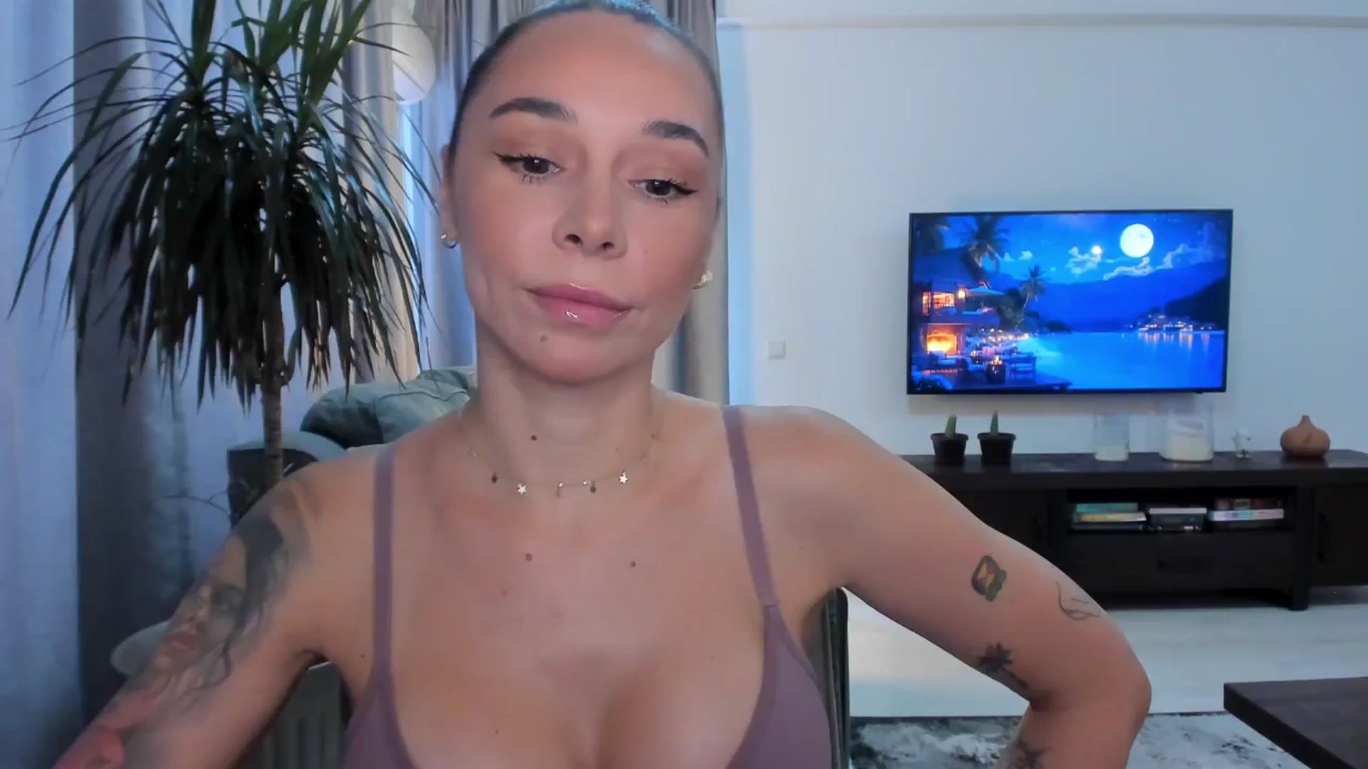 Gallery image thumbnail from beatricebae's myfreecams stream on, 07/07/2025, 13:51 image 1 of 20