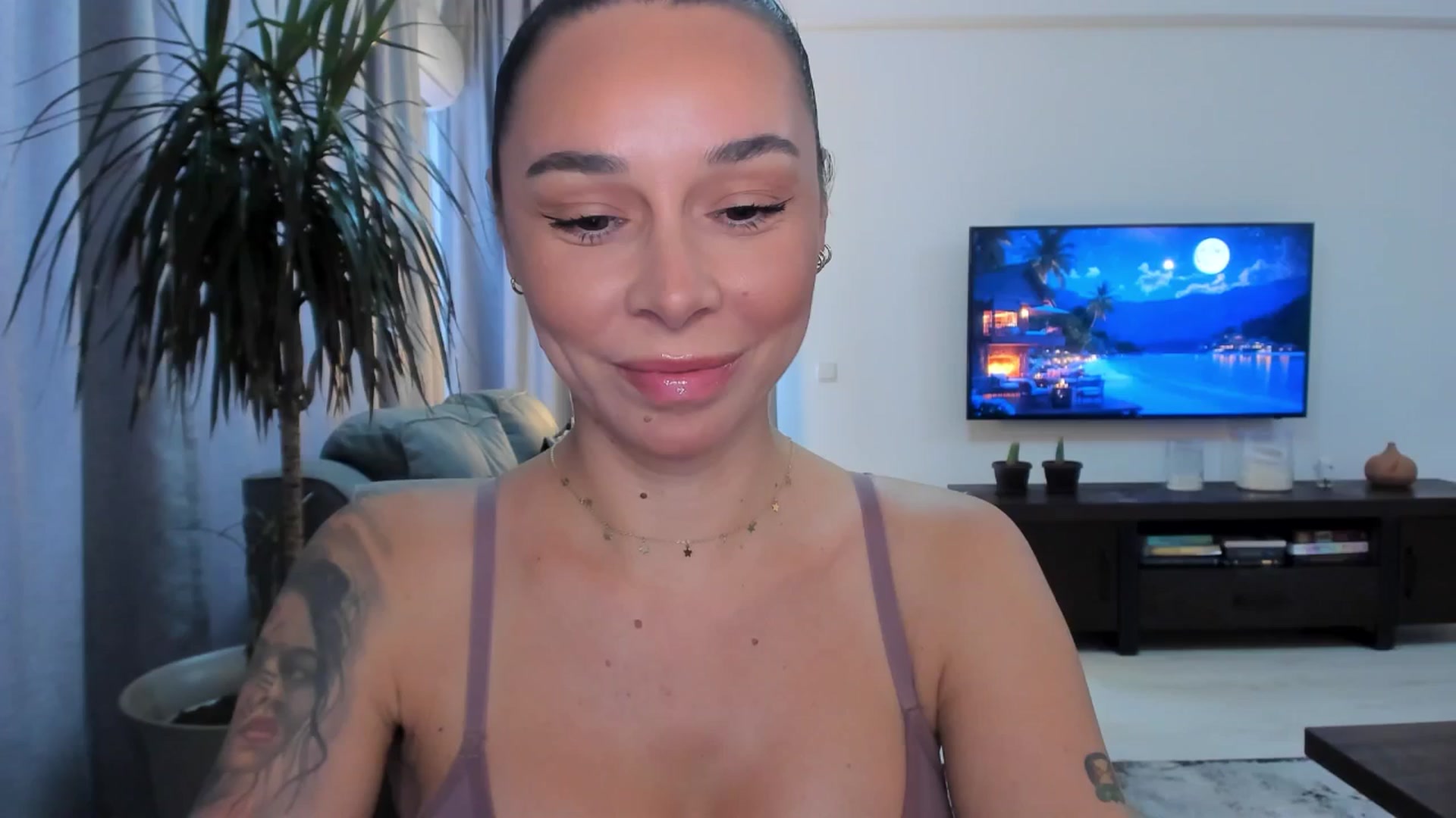 Gallery image thumbnail from beatricebae's myfreecams stream on, 07/07/2025, 13:51 image 12 of 20
