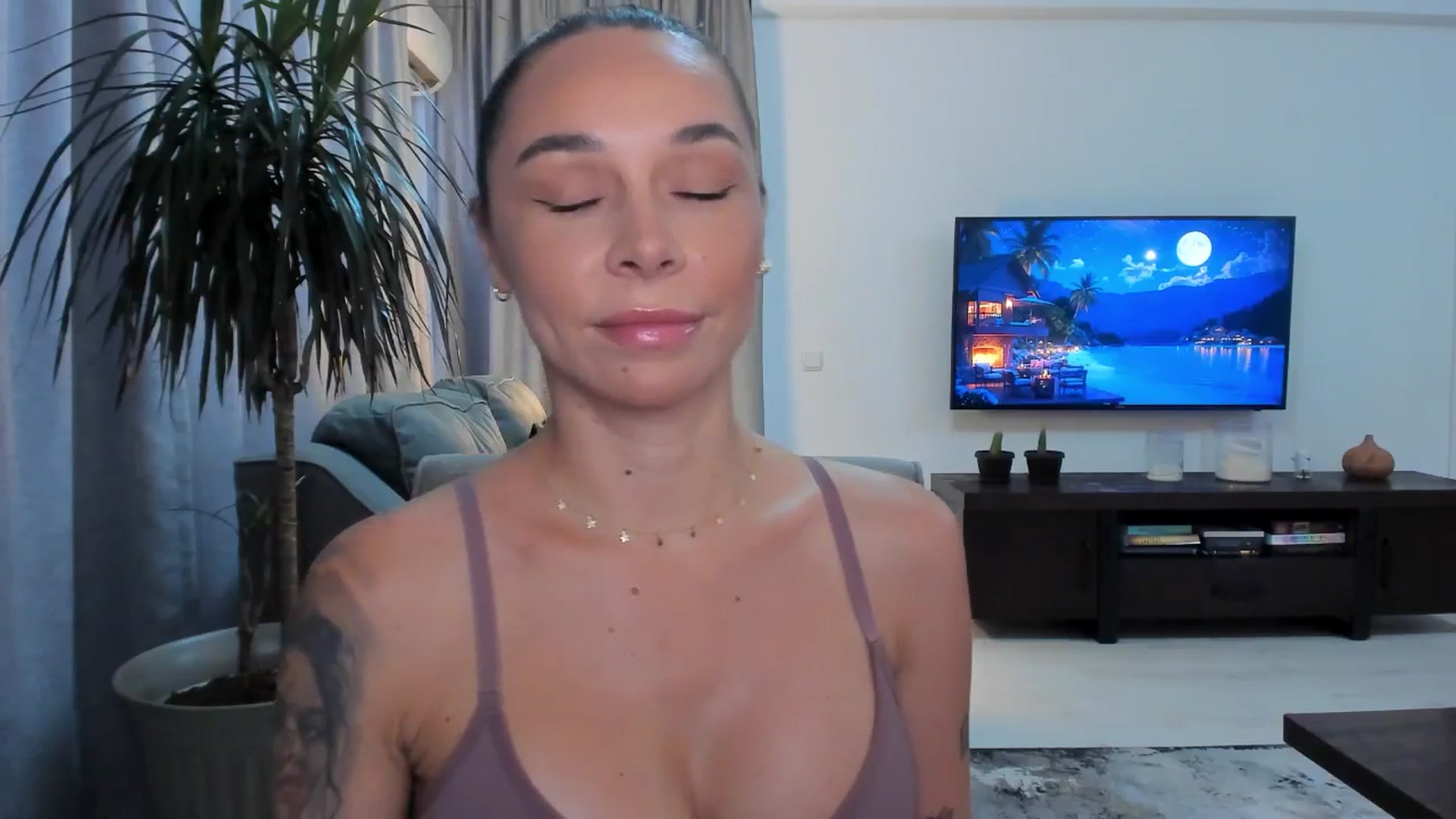 Gallery image thumbnail from beatricebae's myfreecams stream on, 07/07/2025, 15:57 image 5 of 20