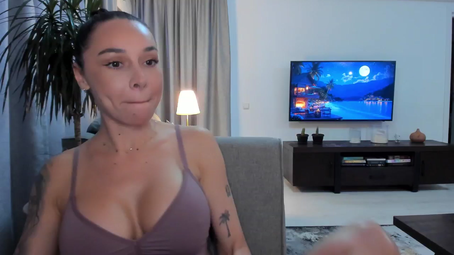 Gallery image thumbnail from beatricebae's myfreecams stream on, 07/07/2025, 15:57 image 1 of 20