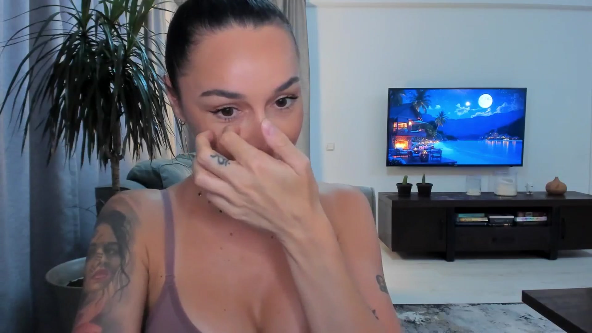 Gallery image thumbnail from beatricebae's myfreecams stream on, 07/07/2025, 15:57 image 9 of 20