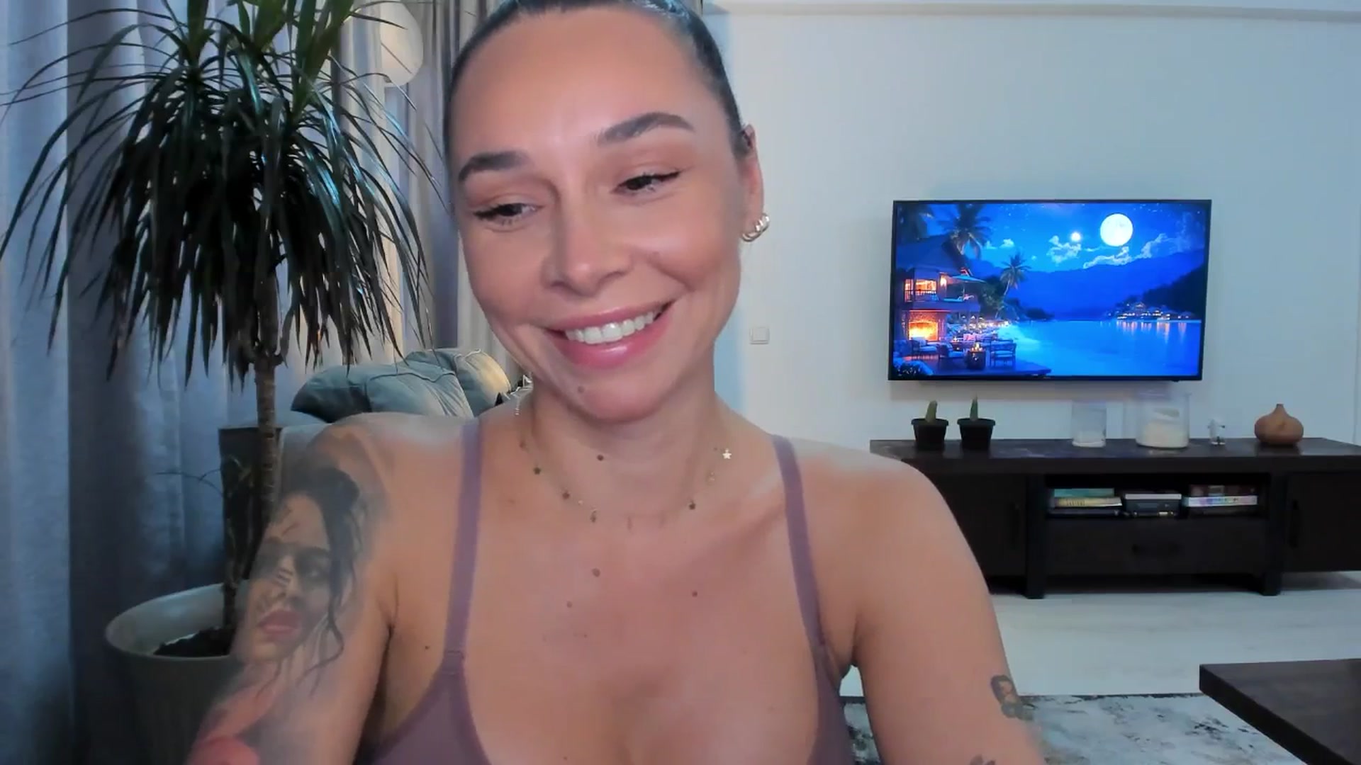 Gallery image thumbnail from beatricebae's myfreecams stream on, 07/07/2025, 15:57 image 15 of 20