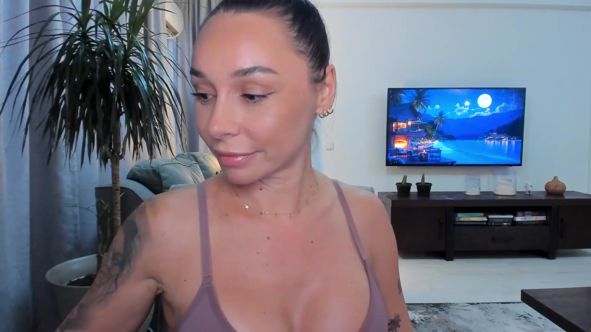 Gallery image thumbnail from beatricebae's myfreecams stream on, 07/07/2025, 15:57 image 6 of 20