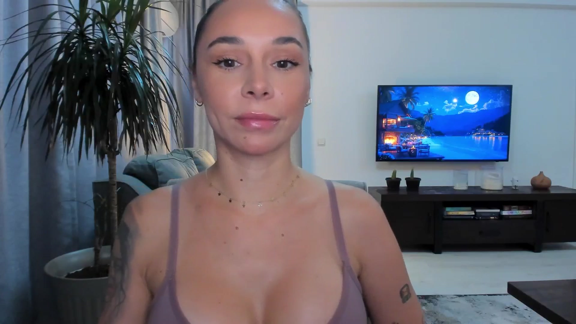 Gallery image thumbnail from beatricebae's myfreecams stream on, 07/07/2025, 15:57 image 11 of 20