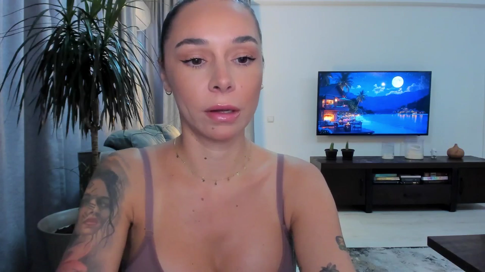 Gallery image thumbnail from beatricebae's myfreecams stream on, 07/07/2025, 15:57 image 13 of 20