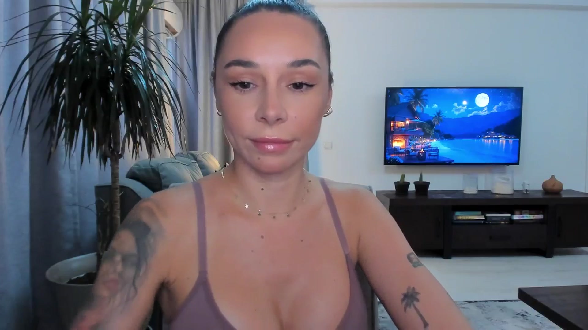 Gallery image thumbnail from beatricebae's myfreecams stream on, 07/07/2025, 15:57 image 3 of 20