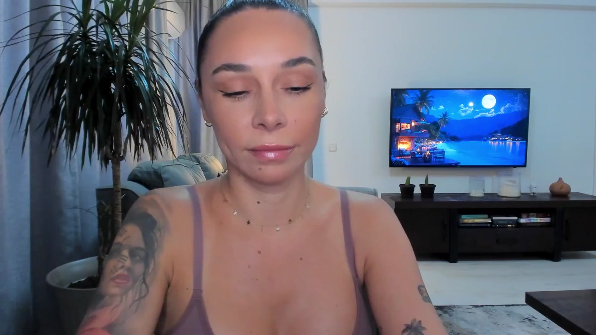 Gallery image thumbnail from beatricebae's myfreecams stream on, 07/07/2025, 15:57 image 8 of 20
