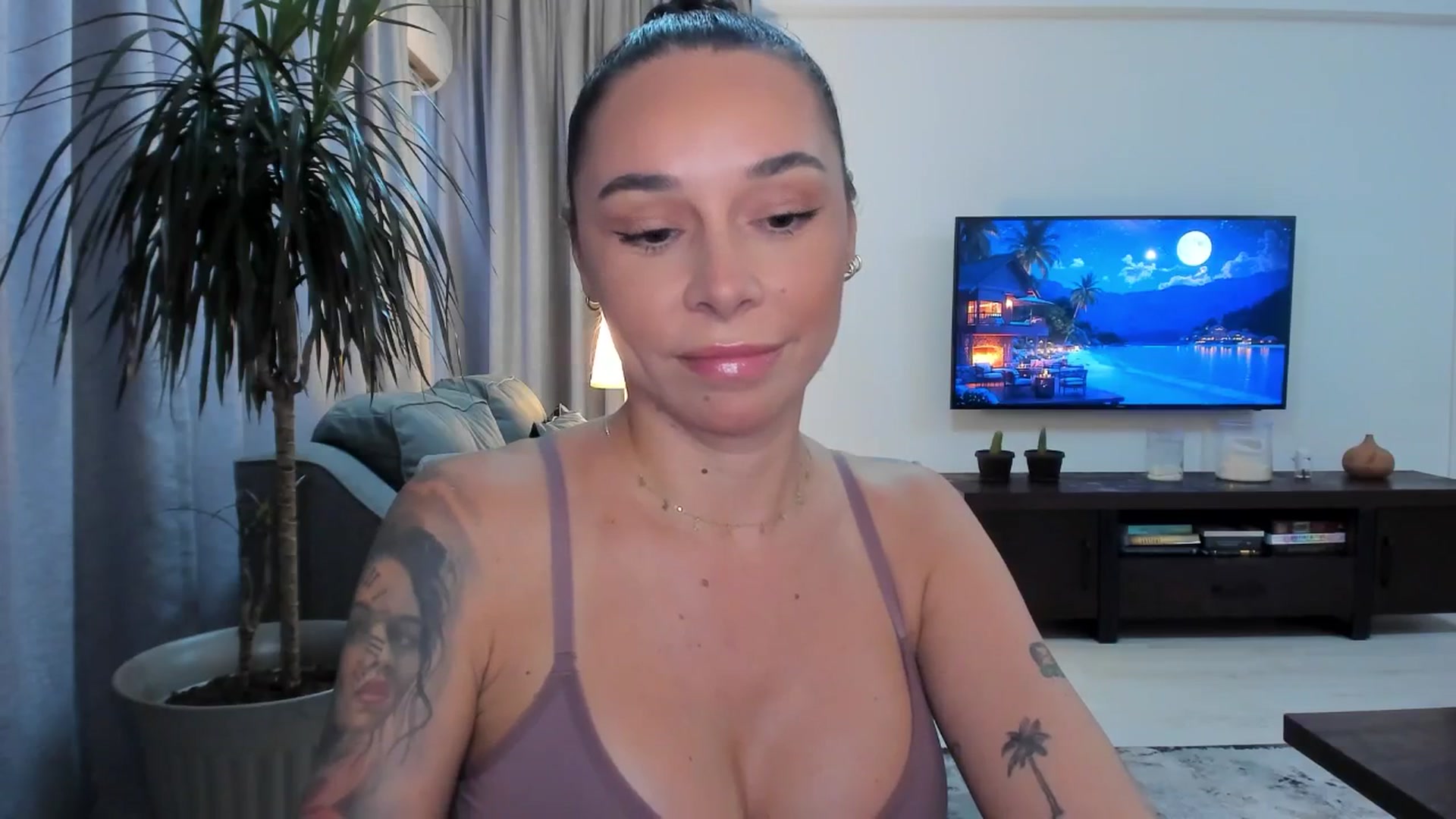 Gallery image thumbnail from beatricebae's myfreecams stream on, 07/07/2025, 15:57 image 4 of 20