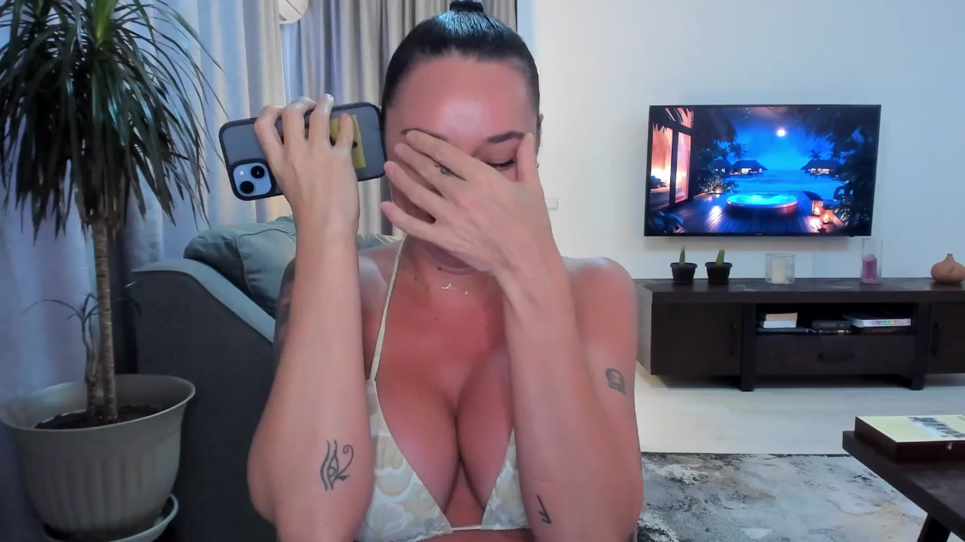 Gallery image thumbnail from beatricebae's myfreecams stream on, 07/14/2025, 16:38 image 3 of 20