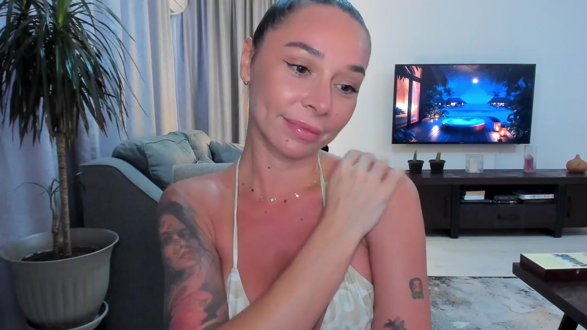 Gallery image thumbnail from beatricebae's myfreecams stream on, 07/14/2025, 16:38 image 10 of 20