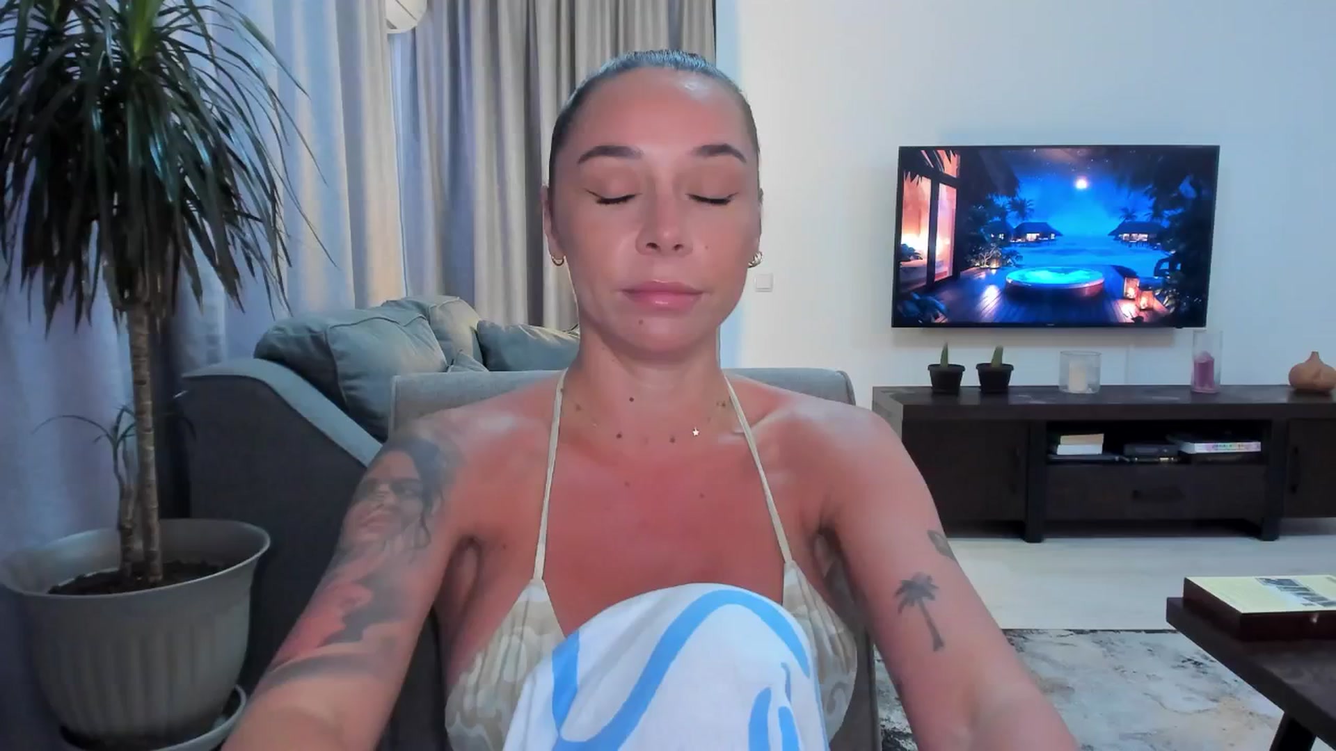Gallery image thumbnail from beatricebae's myfreecams stream on, 07/14/2025, 16:38 image 8 of 20