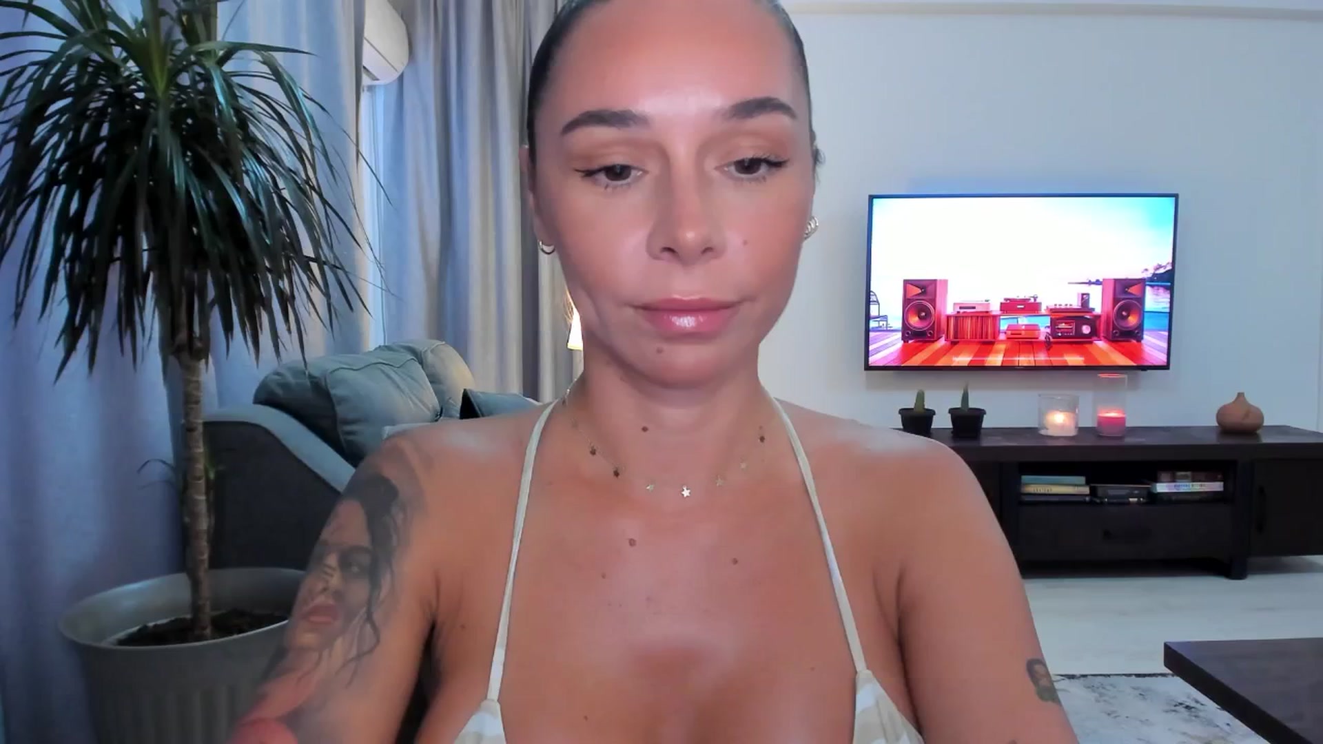 Gallery image thumbnail from beatricebae's myfreecams stream on, 07/24/2025, 14:34 image 14 of 20