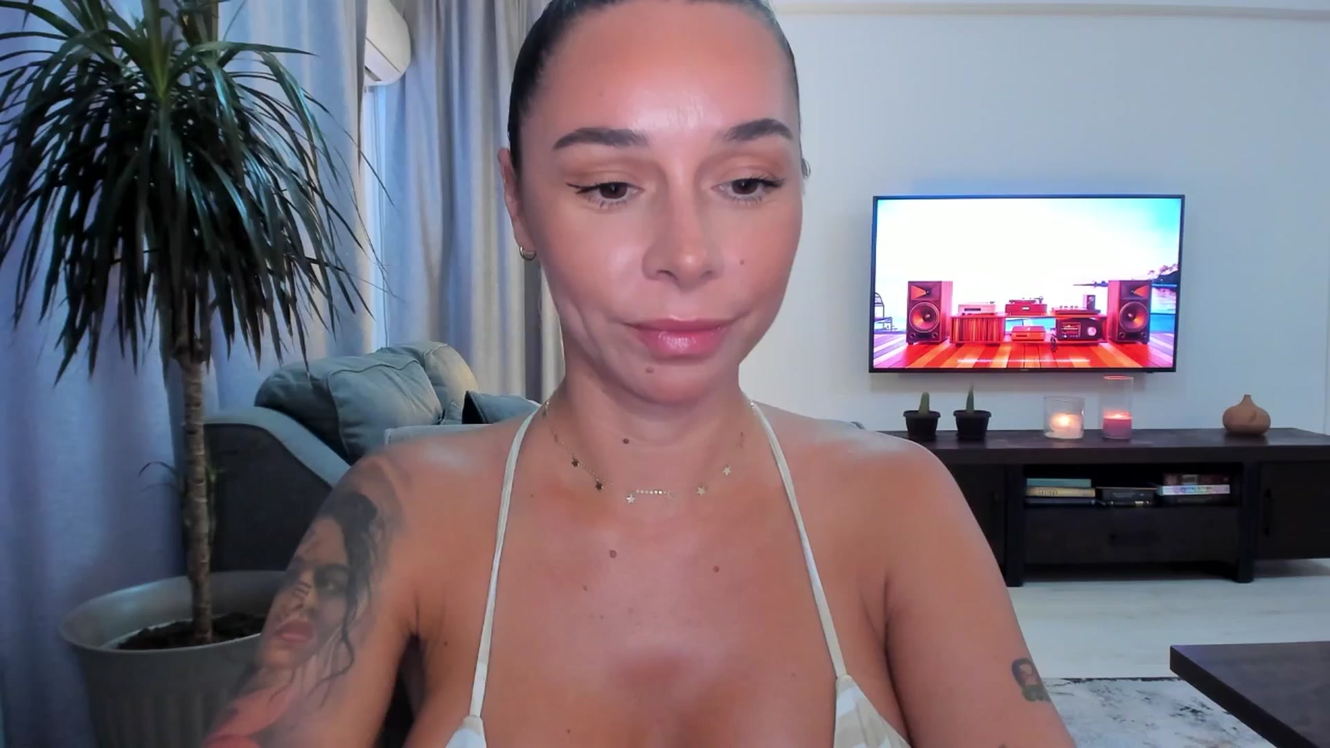 Gallery image thumbnail from beatricebae's myfreecams stream on, 07/24/2025, 14:34 image 15 of 20