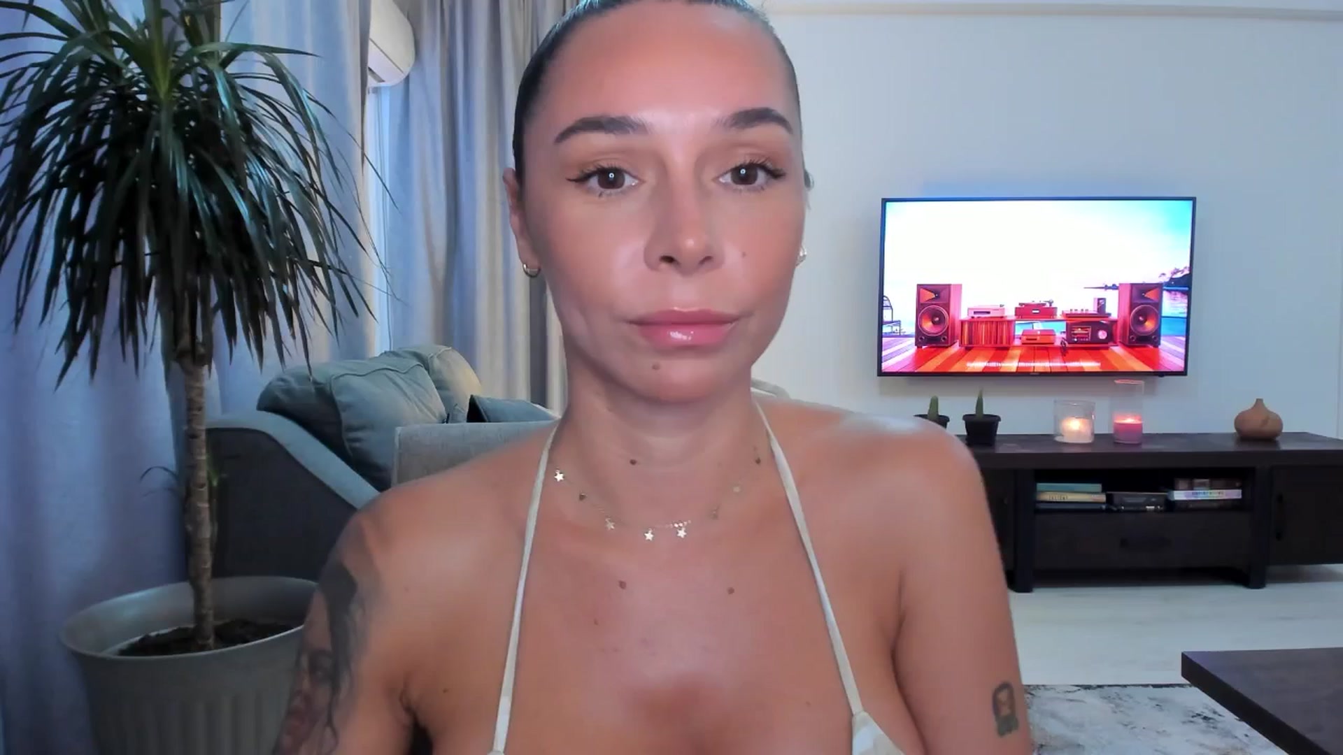 Gallery image thumbnail from beatricebae's myfreecams stream on, 07/24/2025, 14:34 image 9 of 20