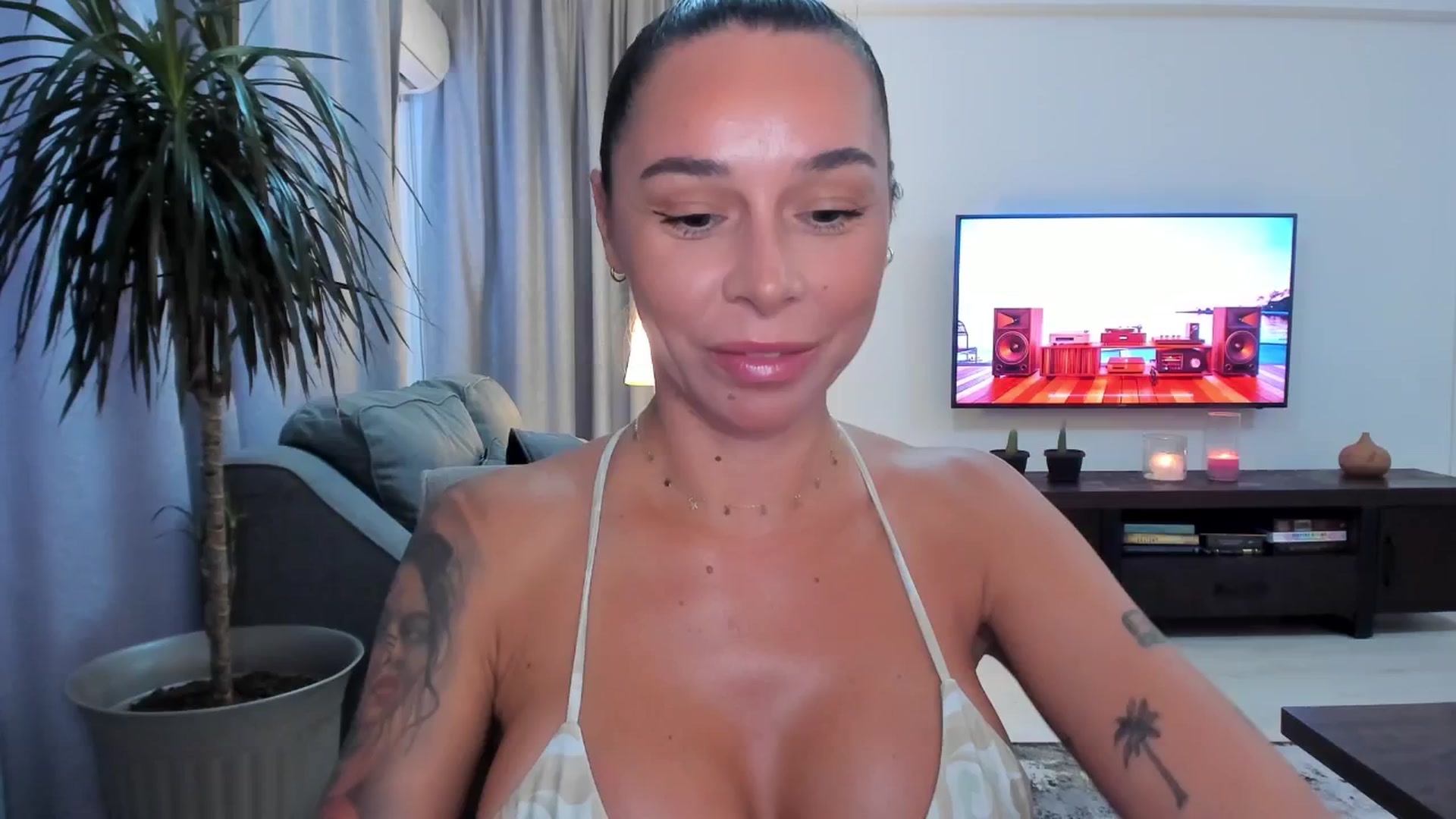Gallery image thumbnail from beatricebae's myfreecams stream on, 07/24/2025, 14:34 image 18 of 20