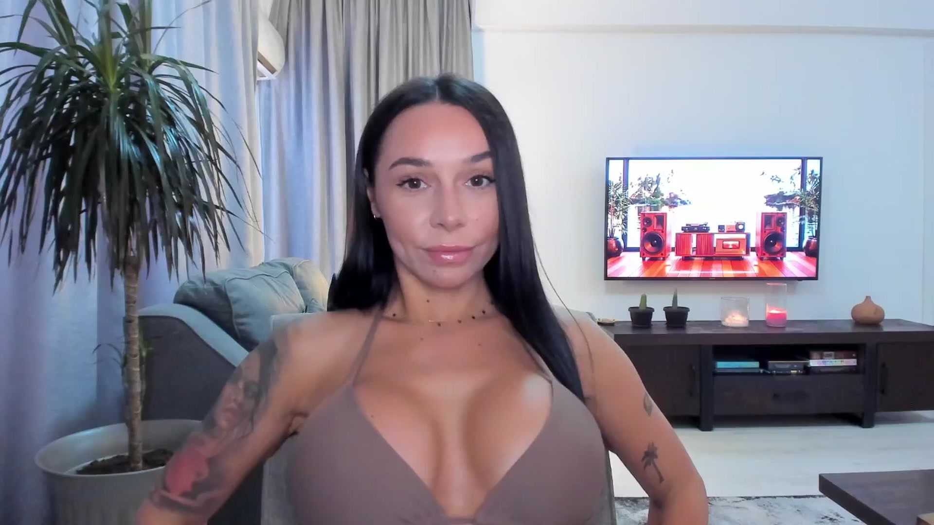 Gallery image thumbnail from beatricebae's myfreecams stream on, 07/25/2025, 14:43 image 12 of 20