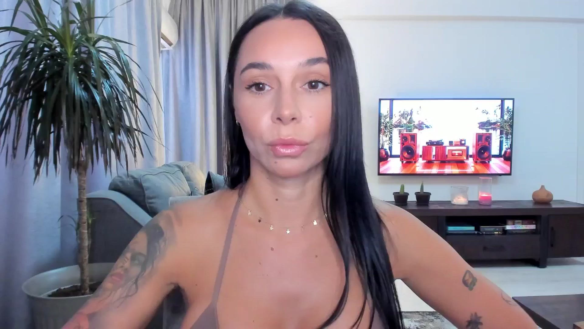 Gallery image thumbnail from beatricebae's myfreecams stream on, 07/25/2025, 14:43 image 10 of 20