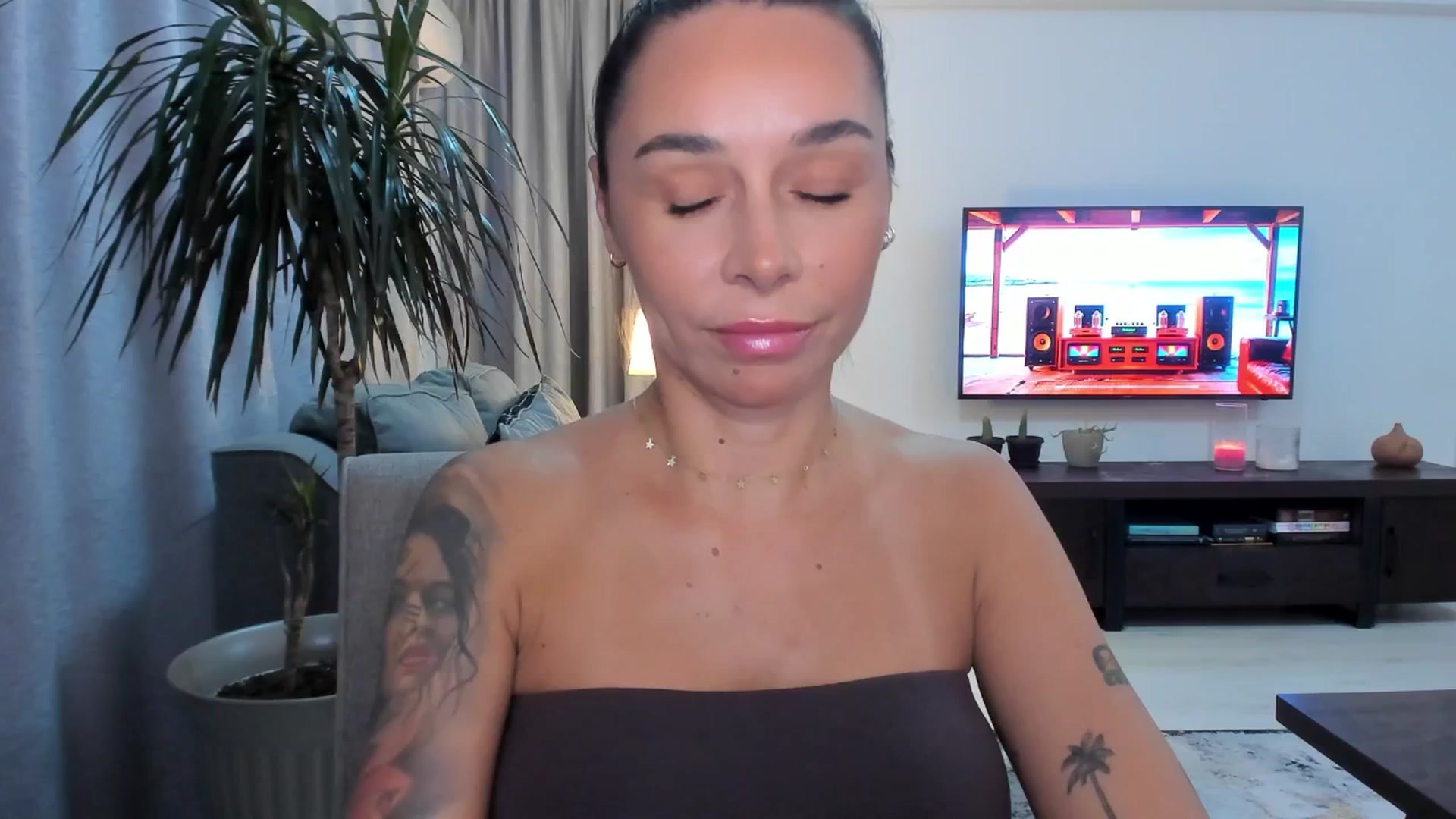 Gallery image thumbnail from beatricebae's myfreecams stream on, 07/31/2025, 14:13 image 16 of 20