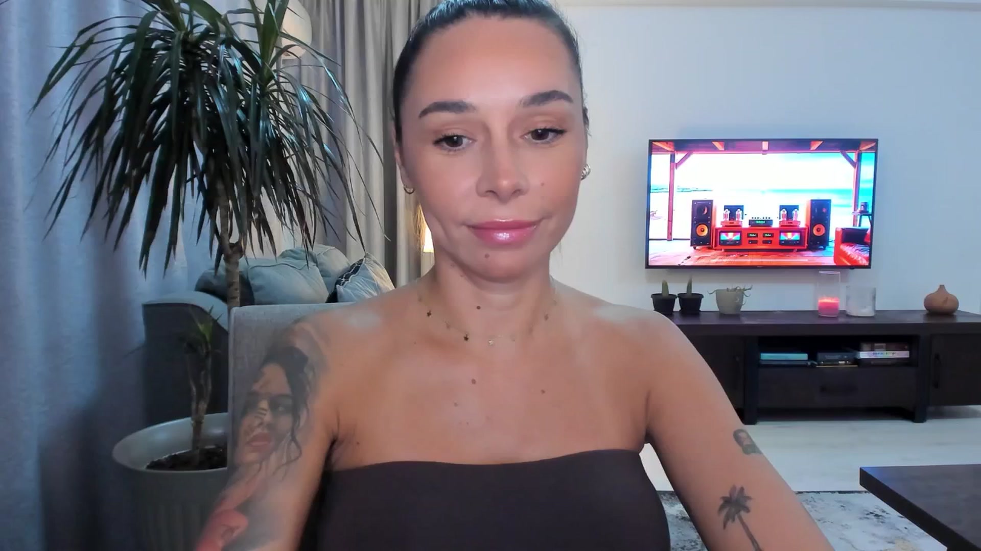 Gallery image thumbnail from beatricebae's myfreecams stream on, 07/31/2025, 14:13 image 15 of 20