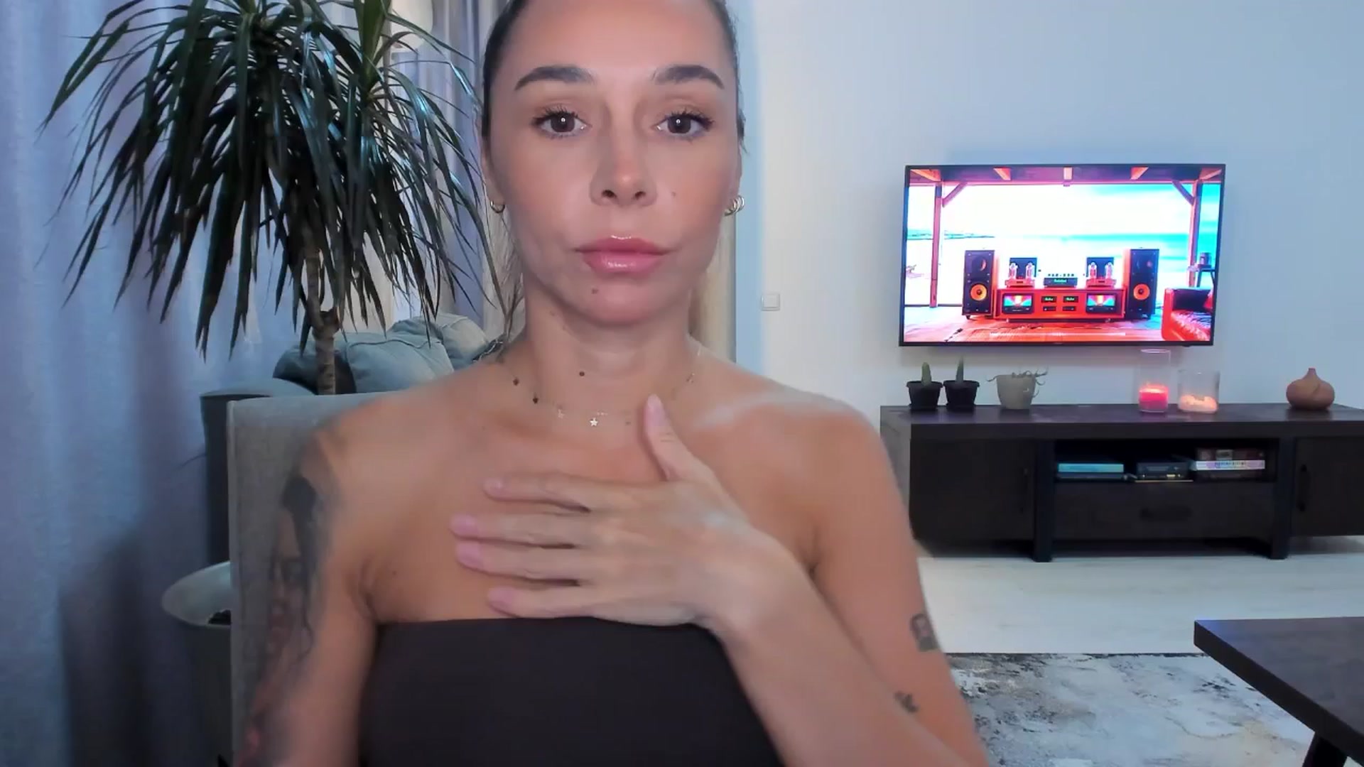 Gallery image thumbnail from beatricebae's myfreecams stream on, 07/31/2025, 14:13 image 6 of 20