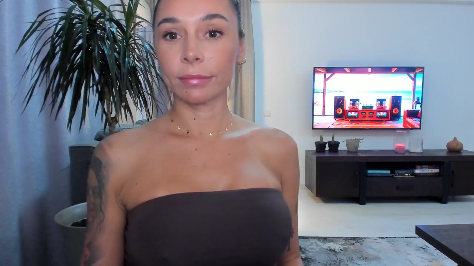 Gallery image thumbnail from beatricebae's myfreecams stream on, 07/31/2025, 14:55 image 13 of 20