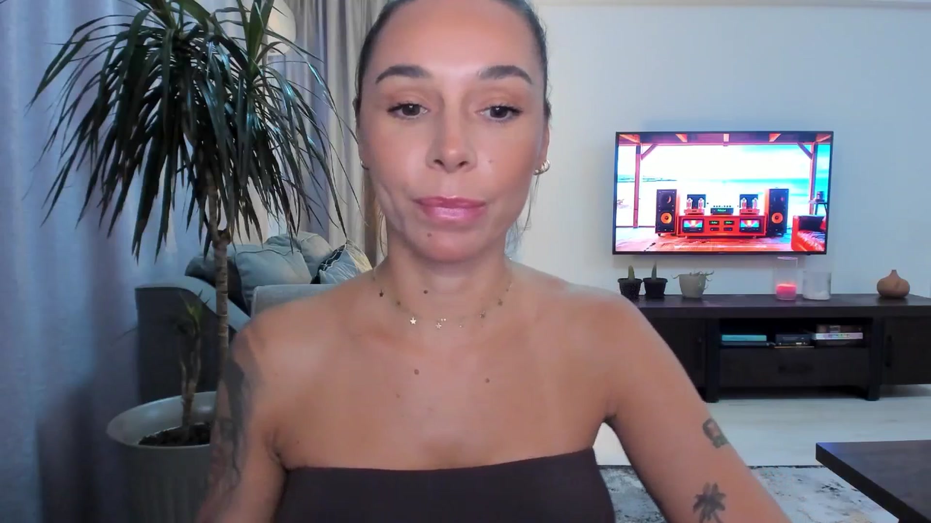 Gallery image thumbnail from beatricebae's myfreecams stream on, 07/31/2025, 14:55 image 9 of 20